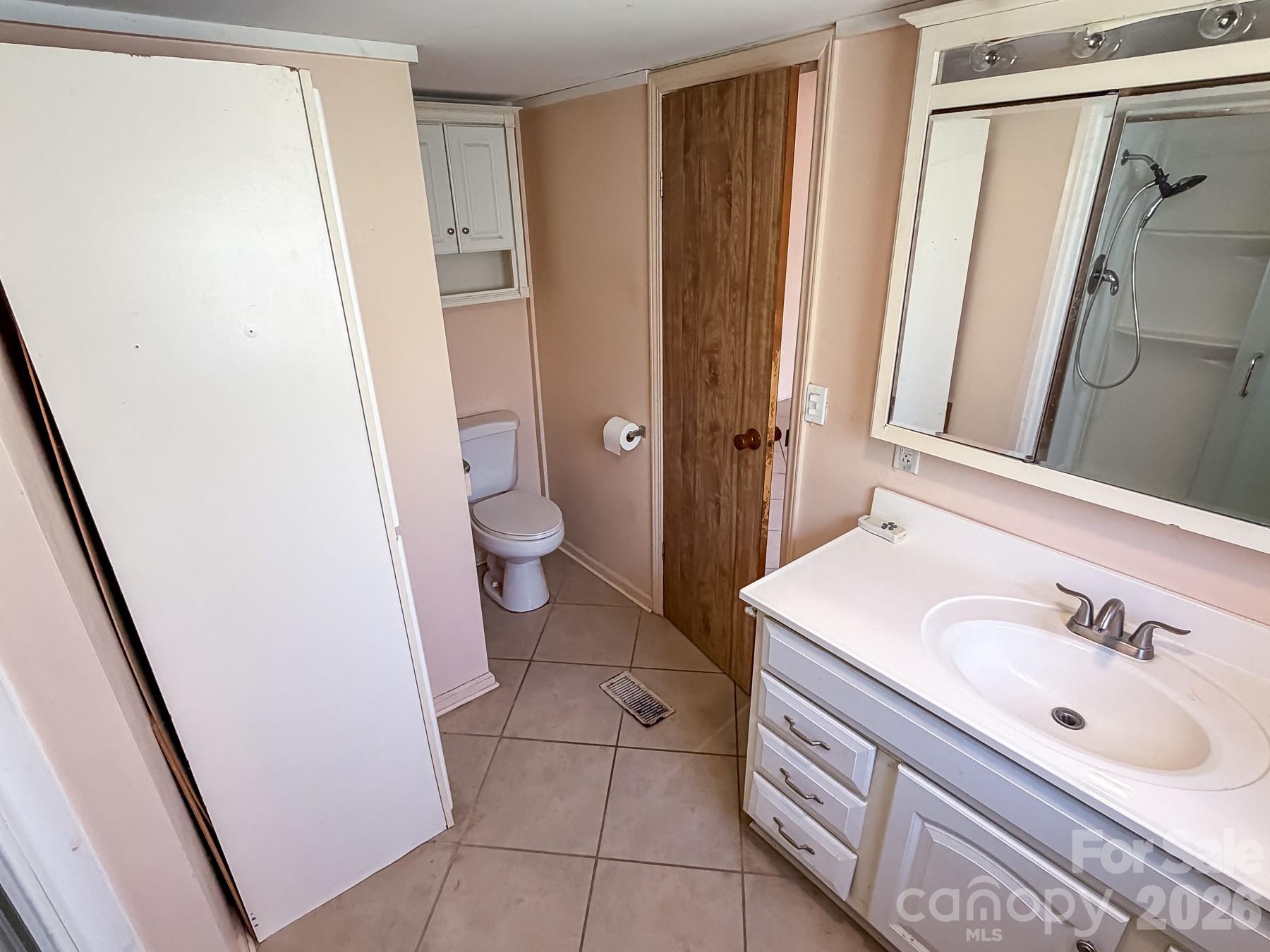 2746 Orangewood Lane — Newton
