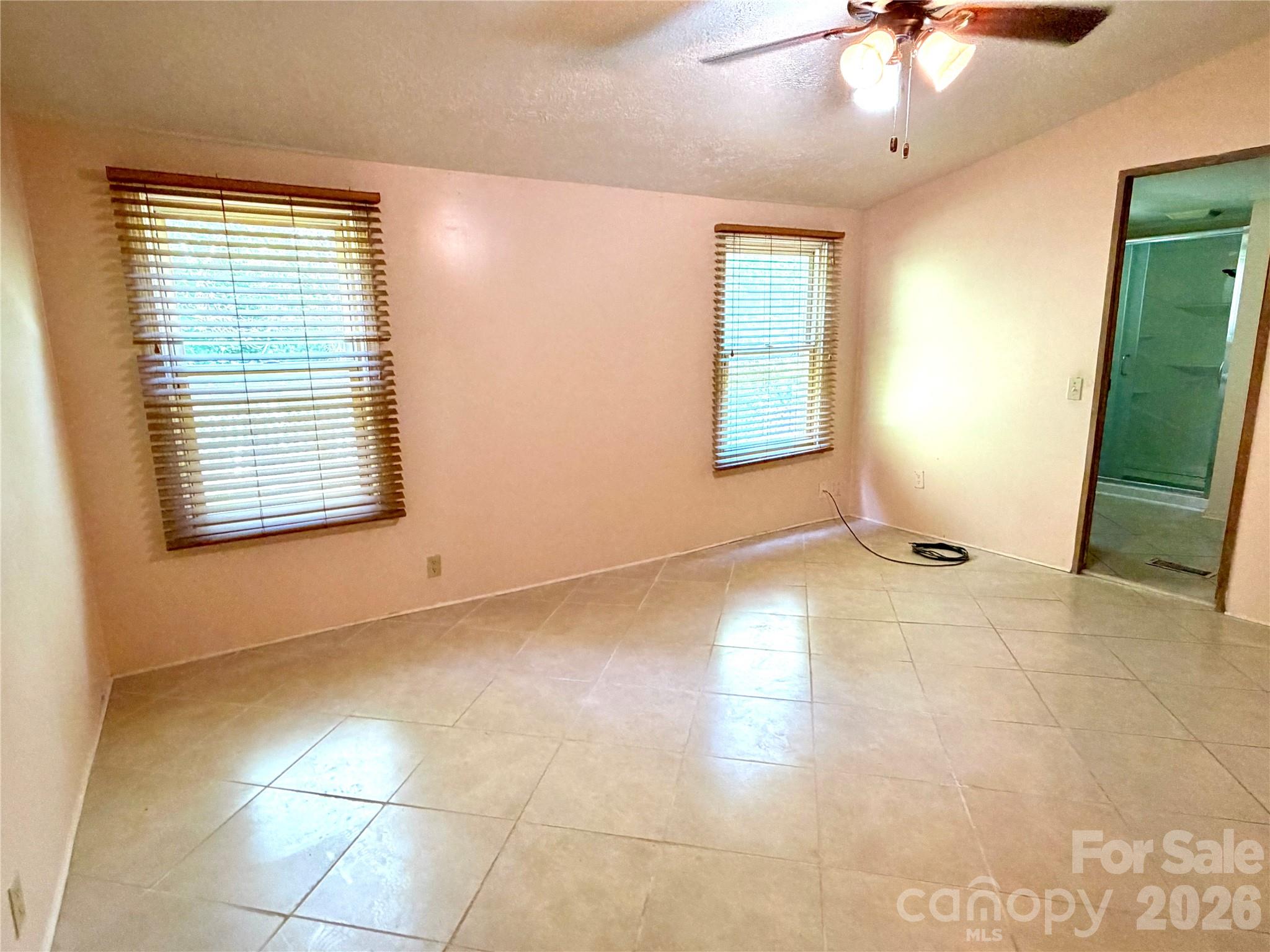 2746 Orangewood Lane — Newton