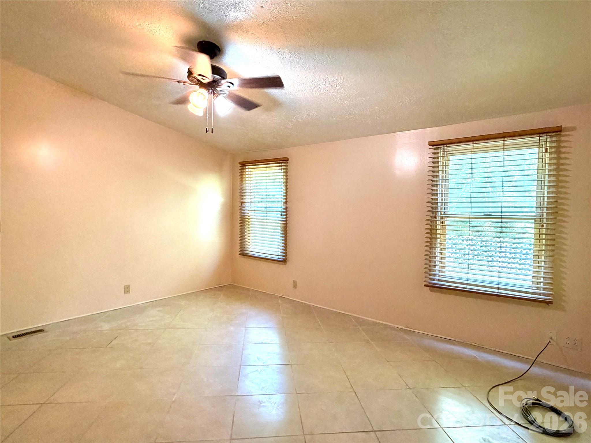 2746 Orangewood Lane — Newton
