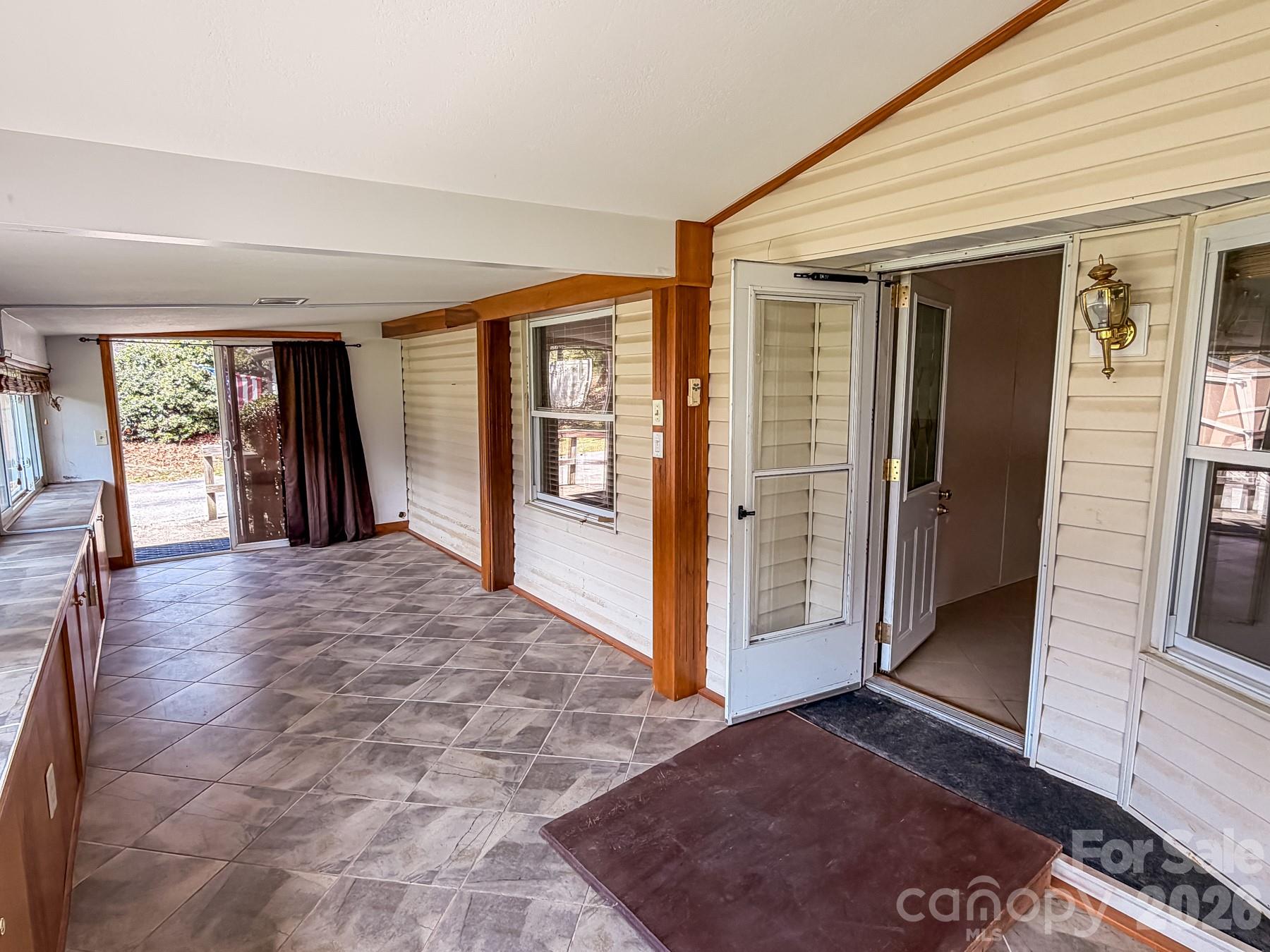 2746 Orangewood Lane — Newton