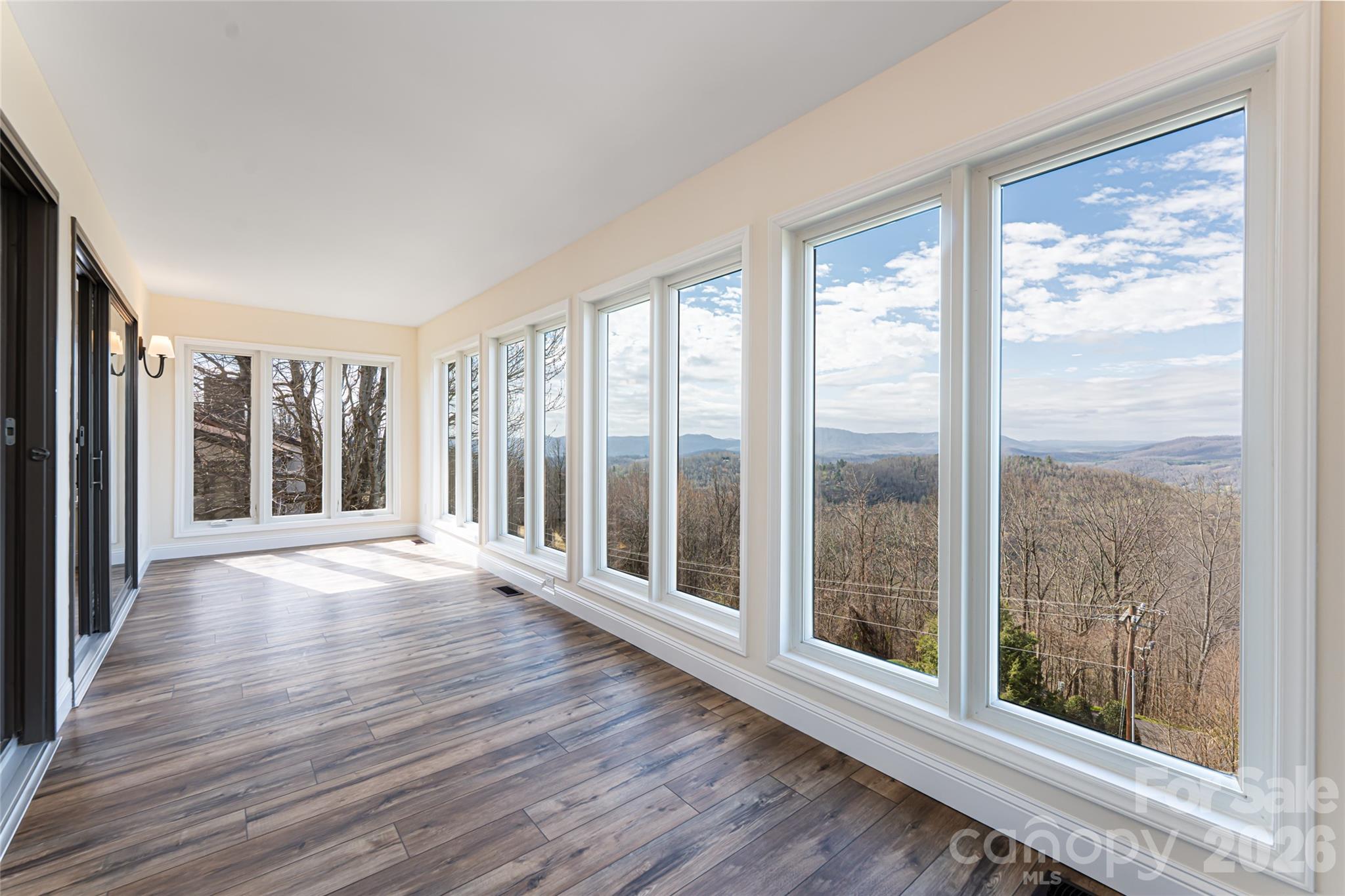 1203 Fleetwood Plaza — Hendersonville