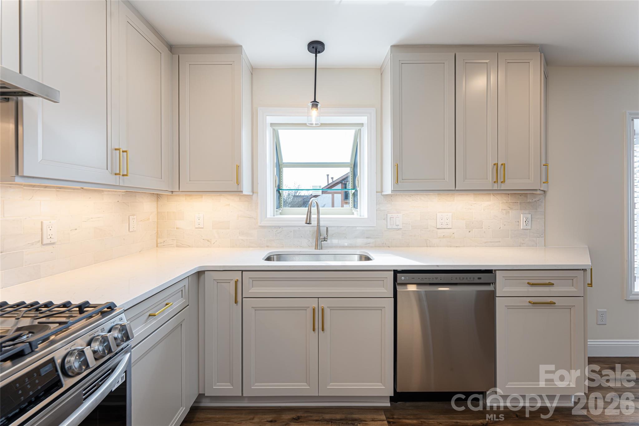 1203 Fleetwood Plaza — Hendersonville