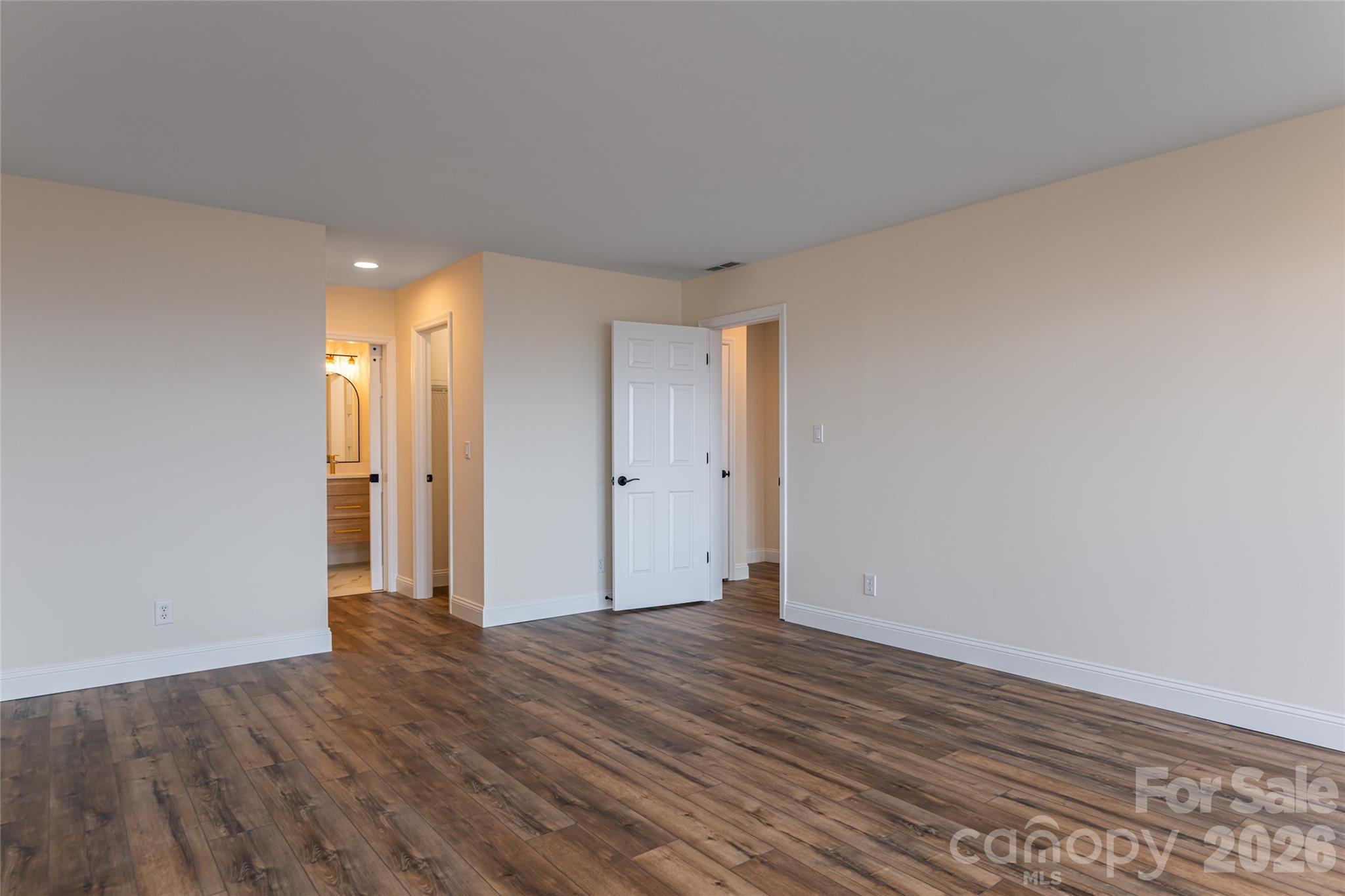 1203 Fleetwood Plaza — Hendersonville