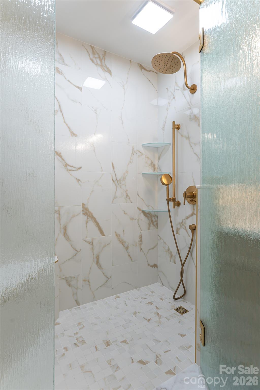 1203 Fleetwood Plaza — Hendersonville
