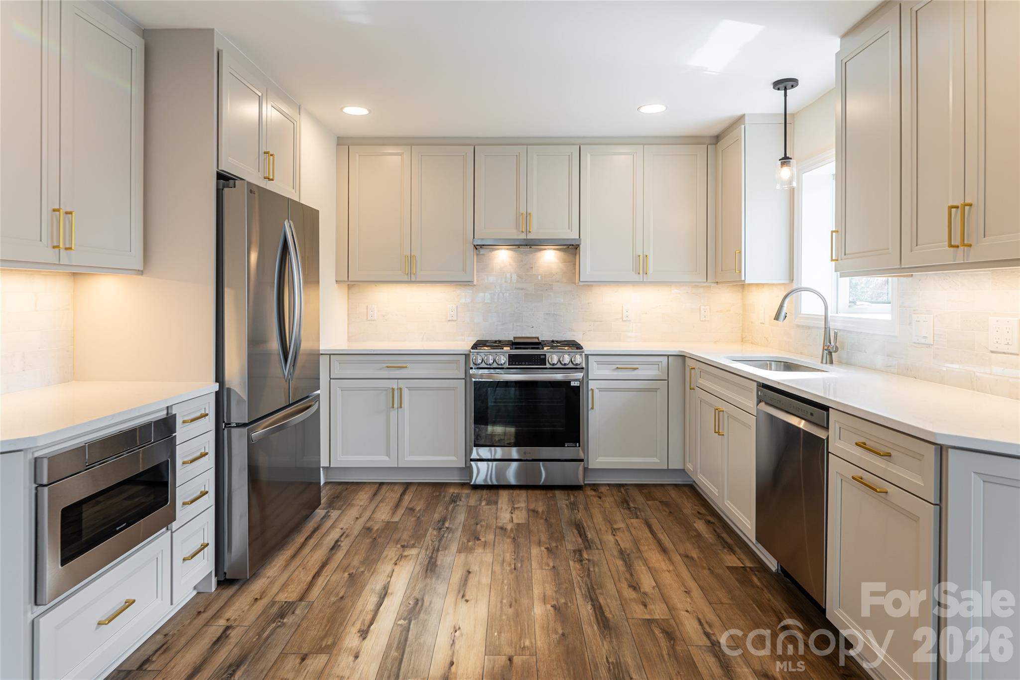 1203 Fleetwood Plaza — Hendersonville