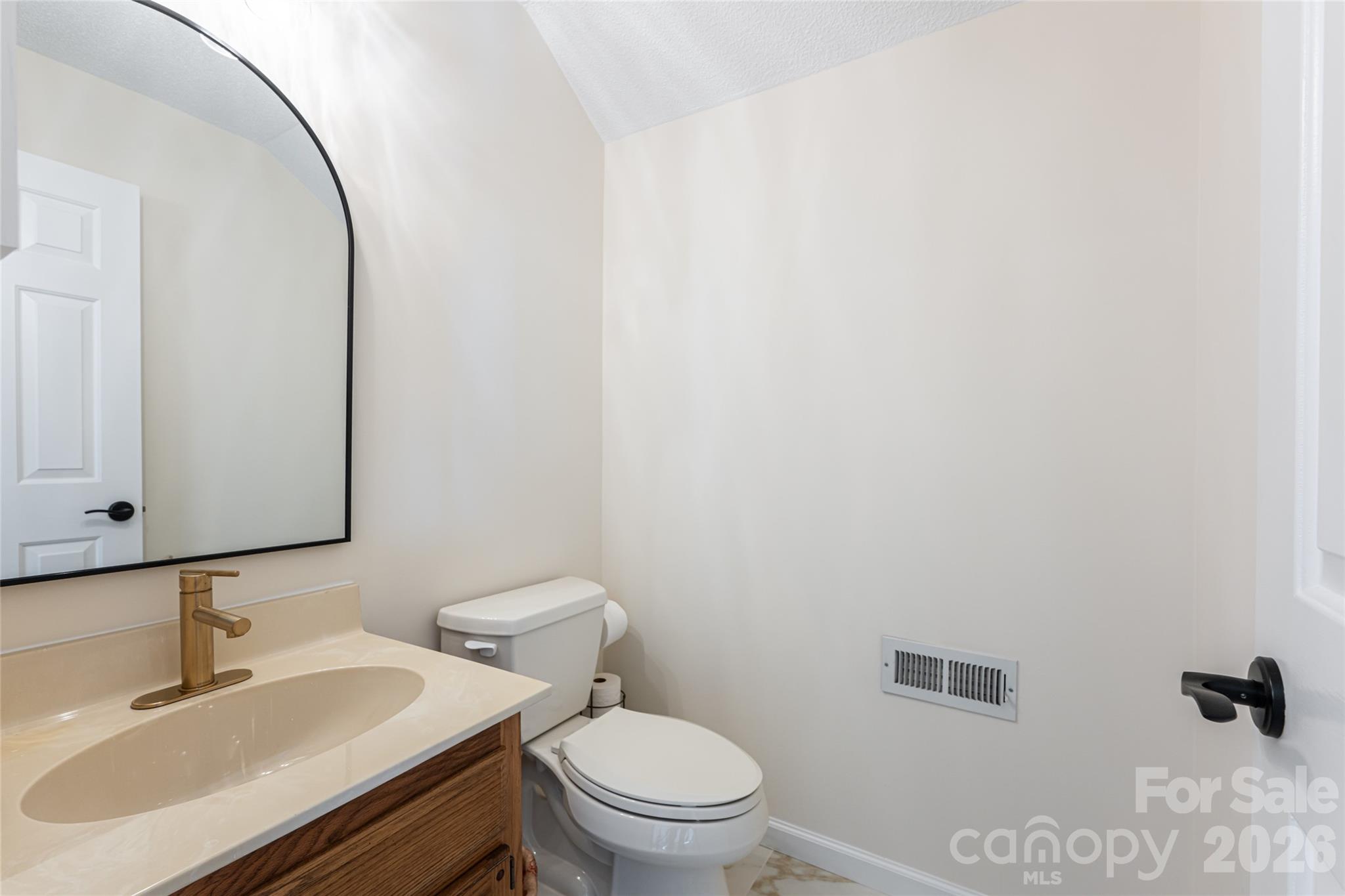 1203 Fleetwood Plaza — Hendersonville