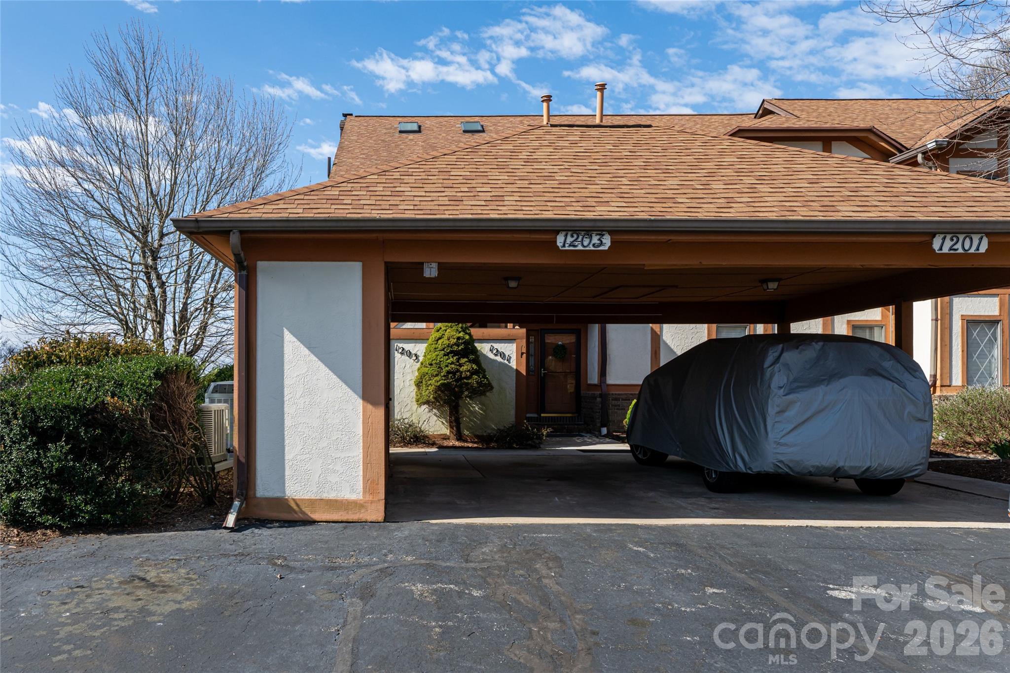 1203 Fleetwood Plaza — Hendersonville