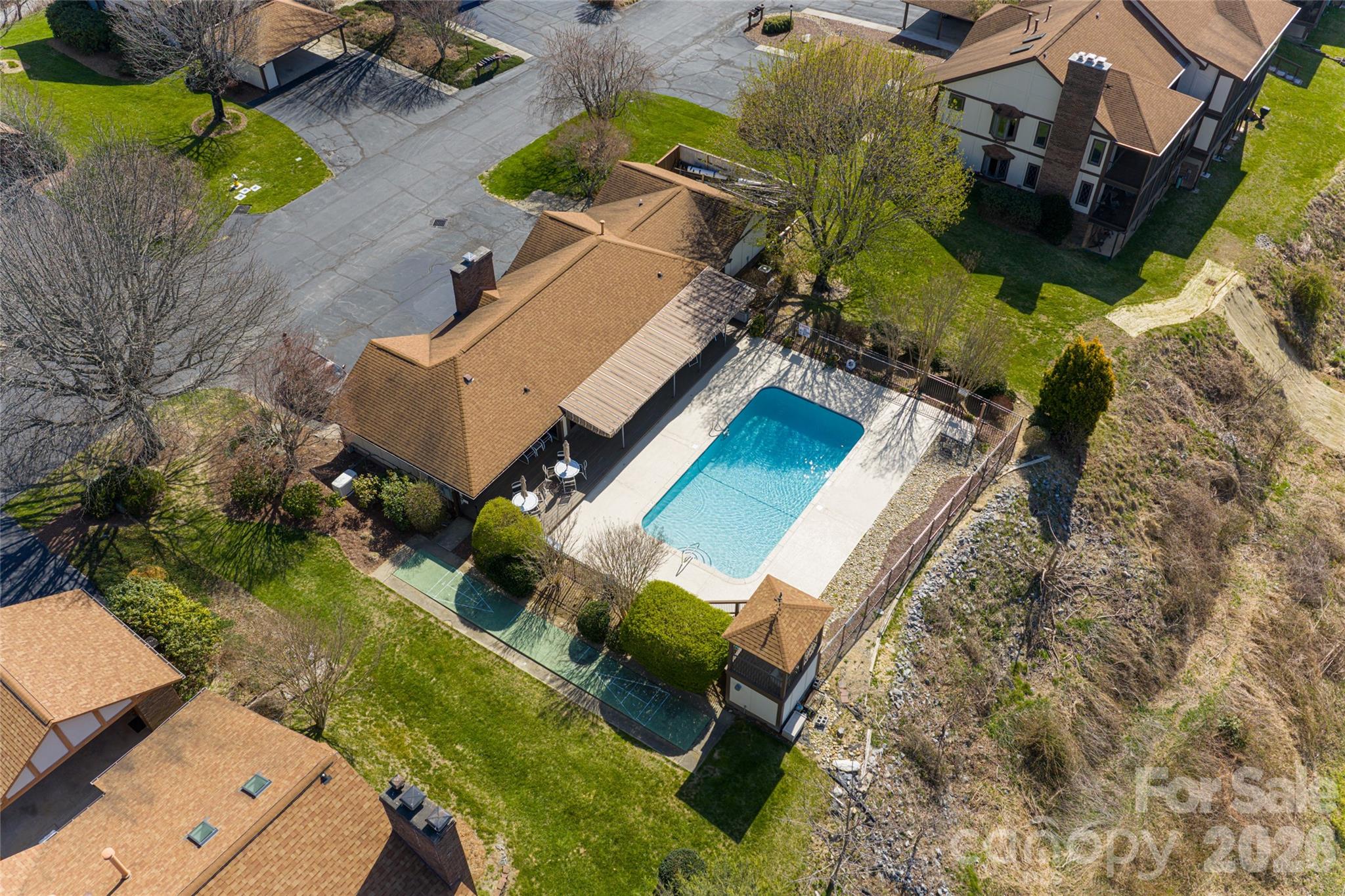 1203 Fleetwood Plaza — Hendersonville