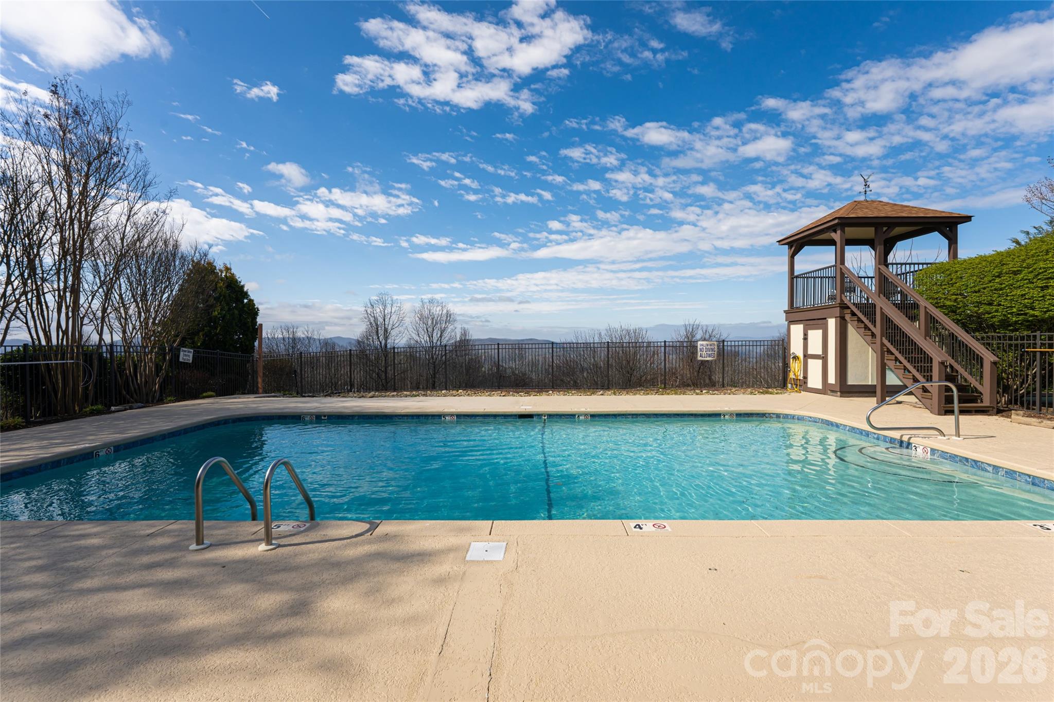 1203 Fleetwood Plaza — Hendersonville