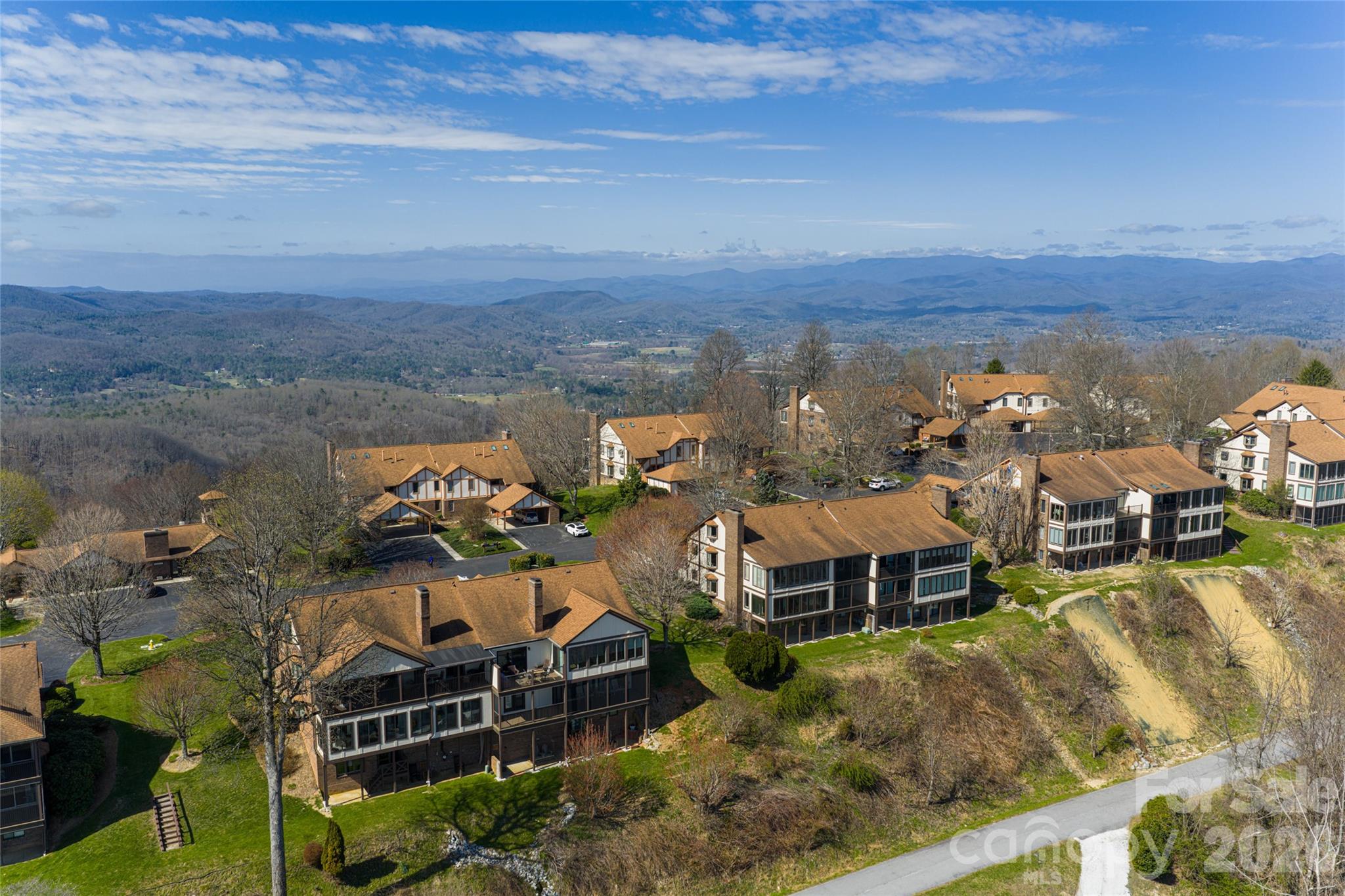 1203 Fleetwood Plaza — Hendersonville