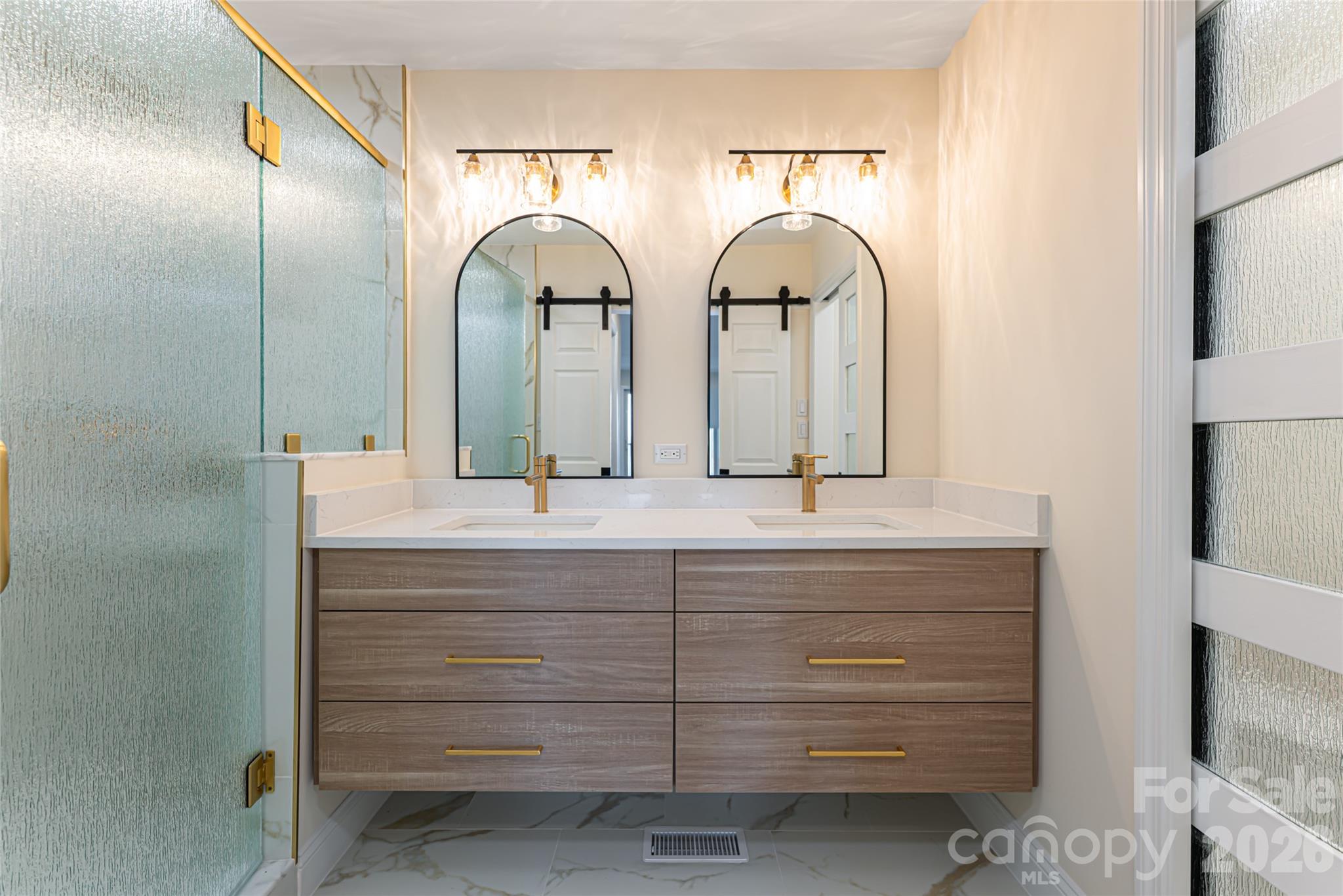 1203 Fleetwood Plaza — Hendersonville