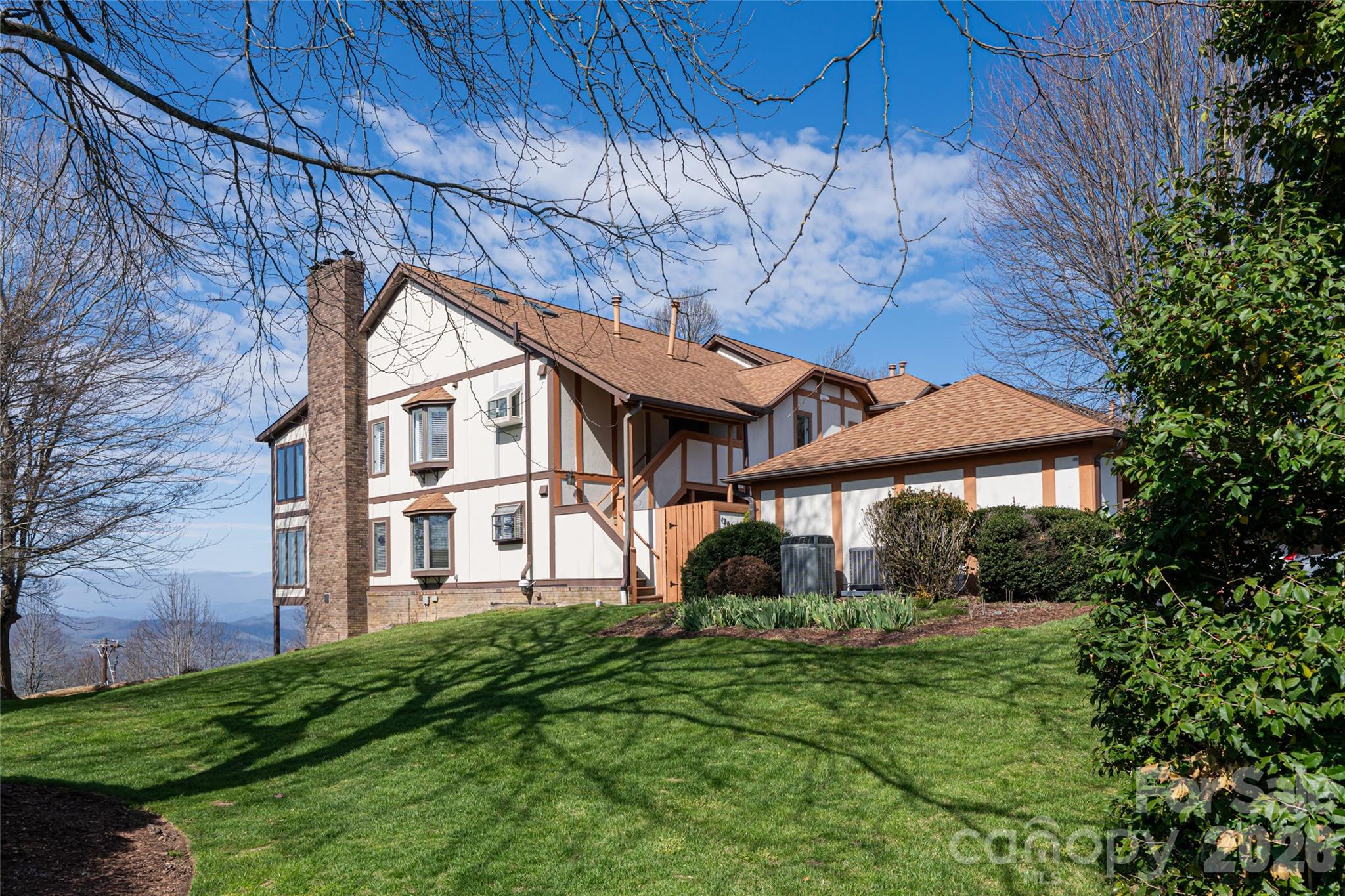 1203 Fleetwood Plaza — Hendersonville