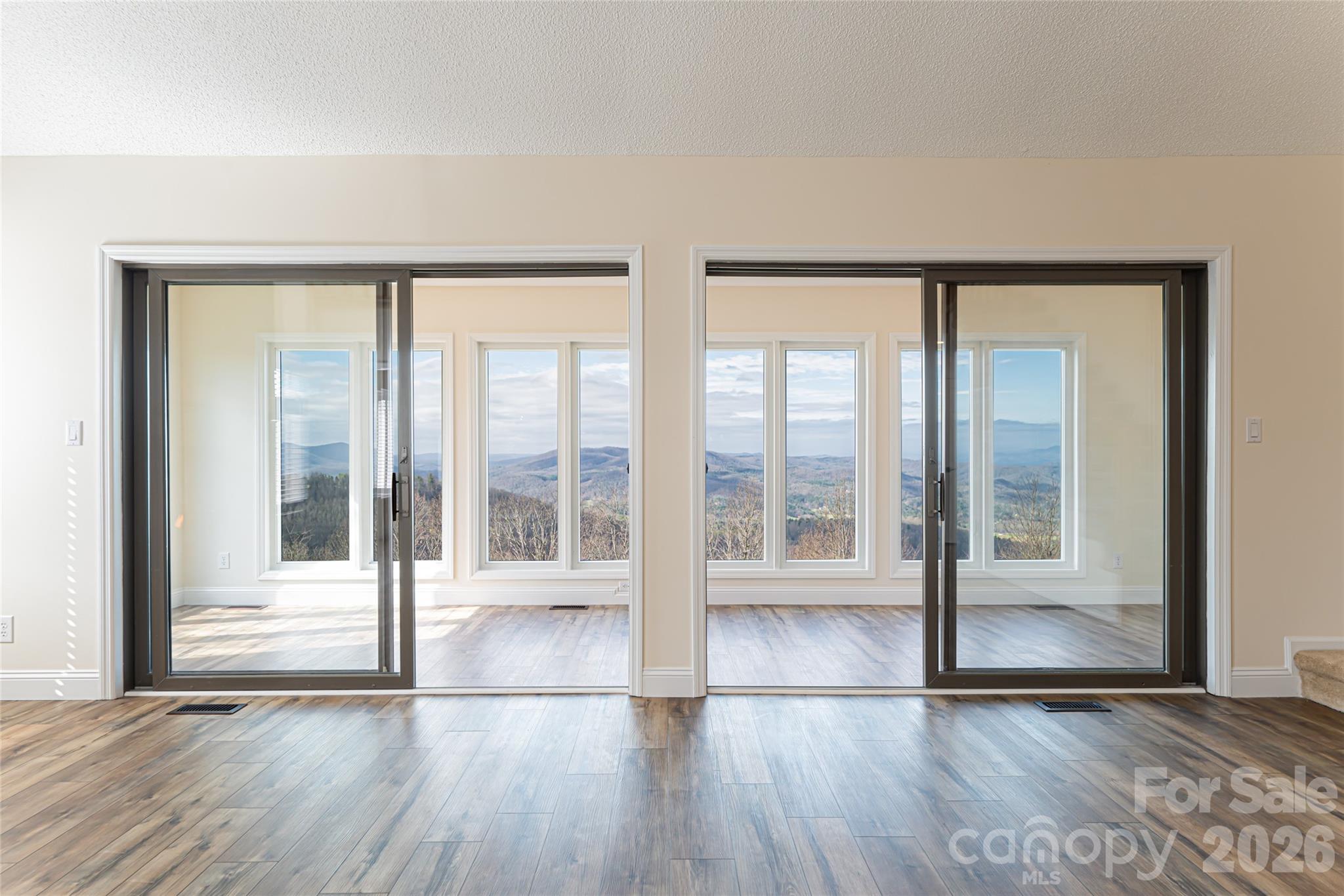 1203 Fleetwood Plaza — Hendersonville