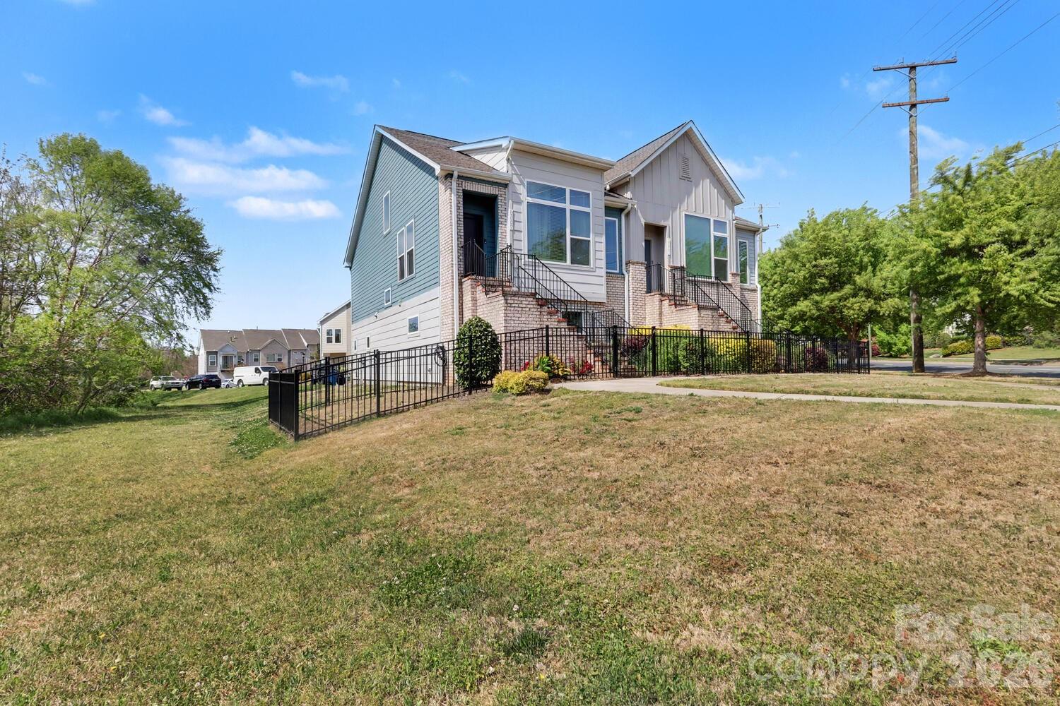 2007 Statesville Avenue — Charlotte