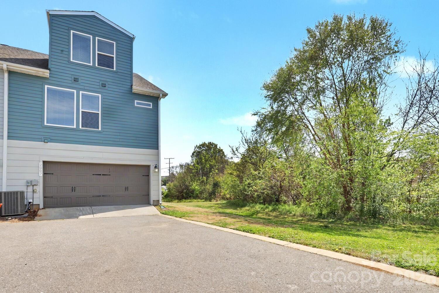 2007 Statesville Avenue — Charlotte
