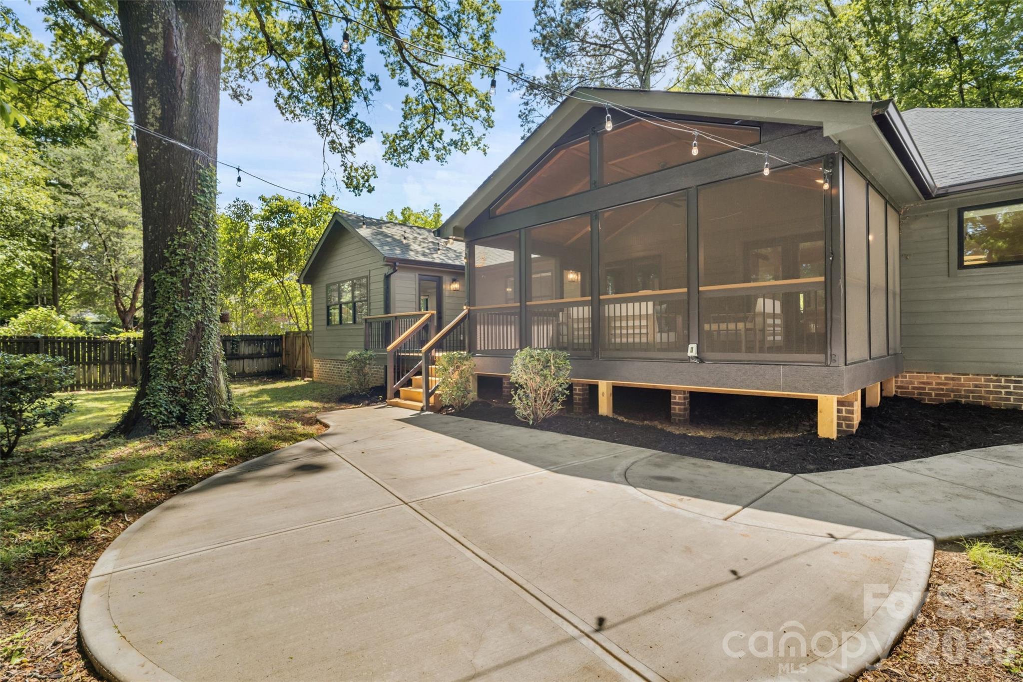 1542 Carolyn Drive — Charlotte
