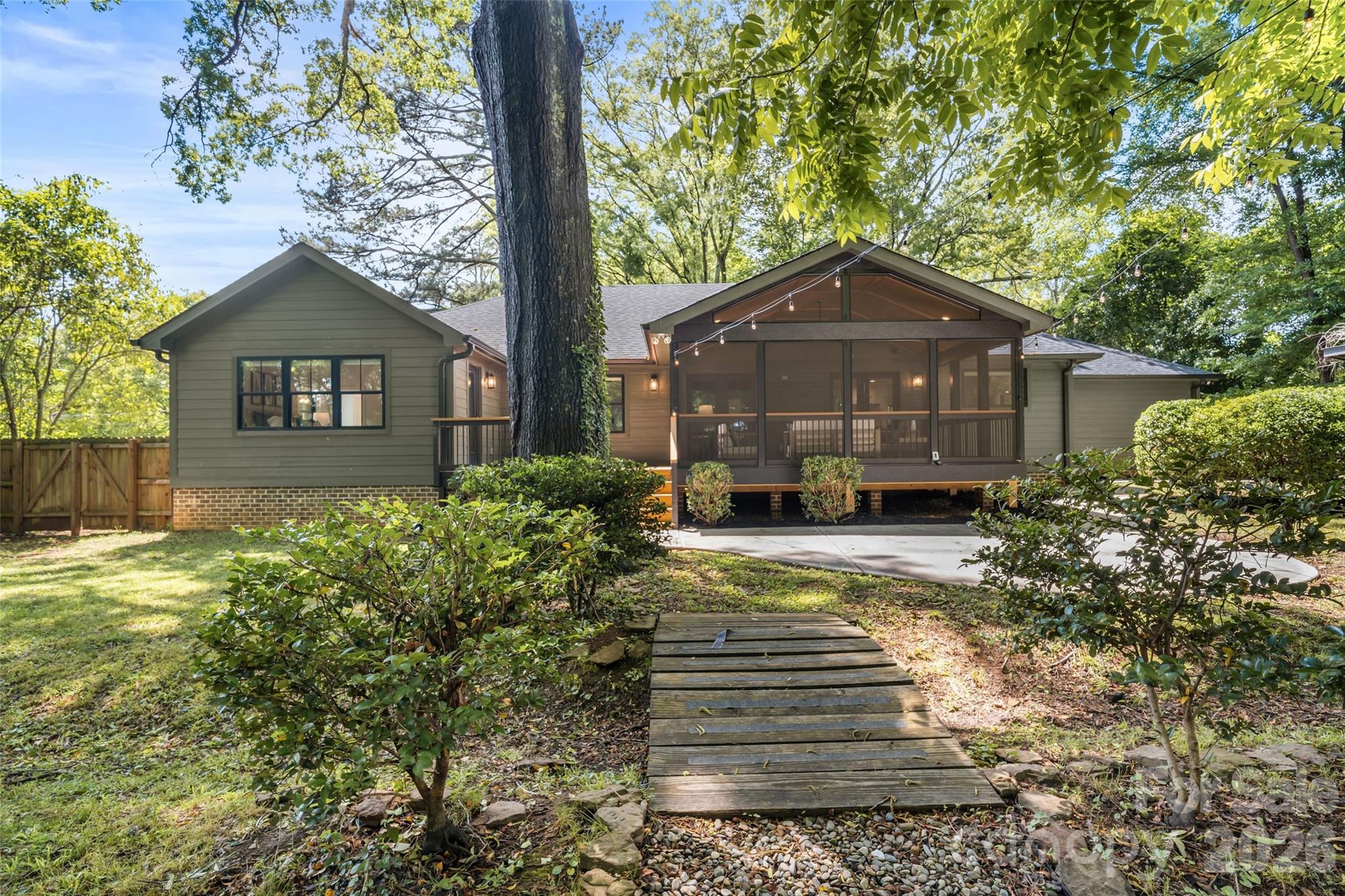 1542 Carolyn Drive — Charlotte