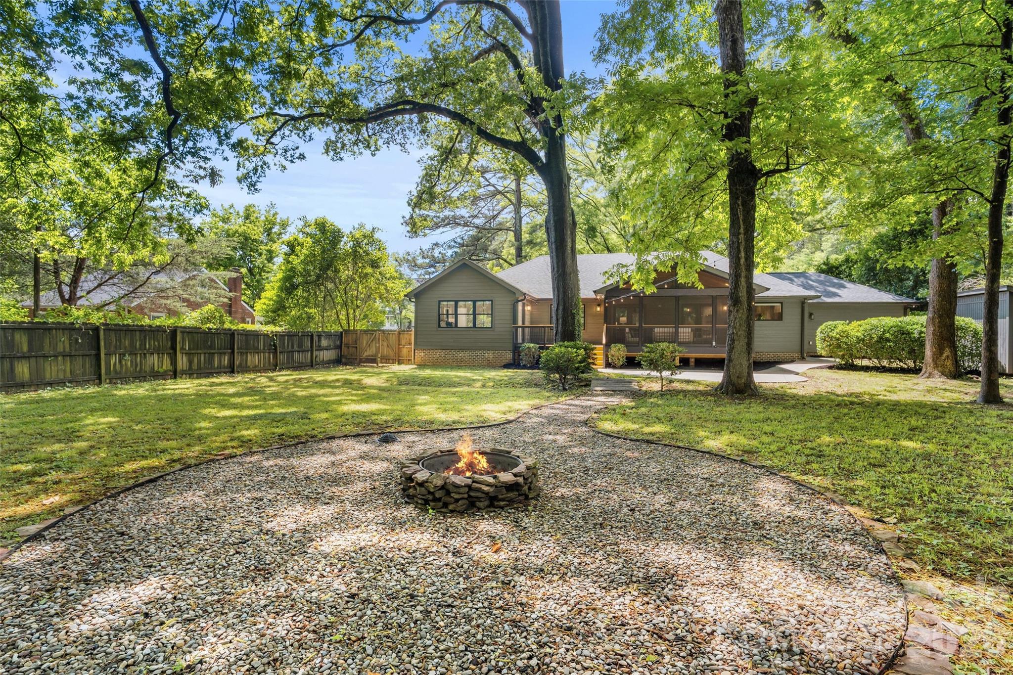 1542 Carolyn Drive — Charlotte