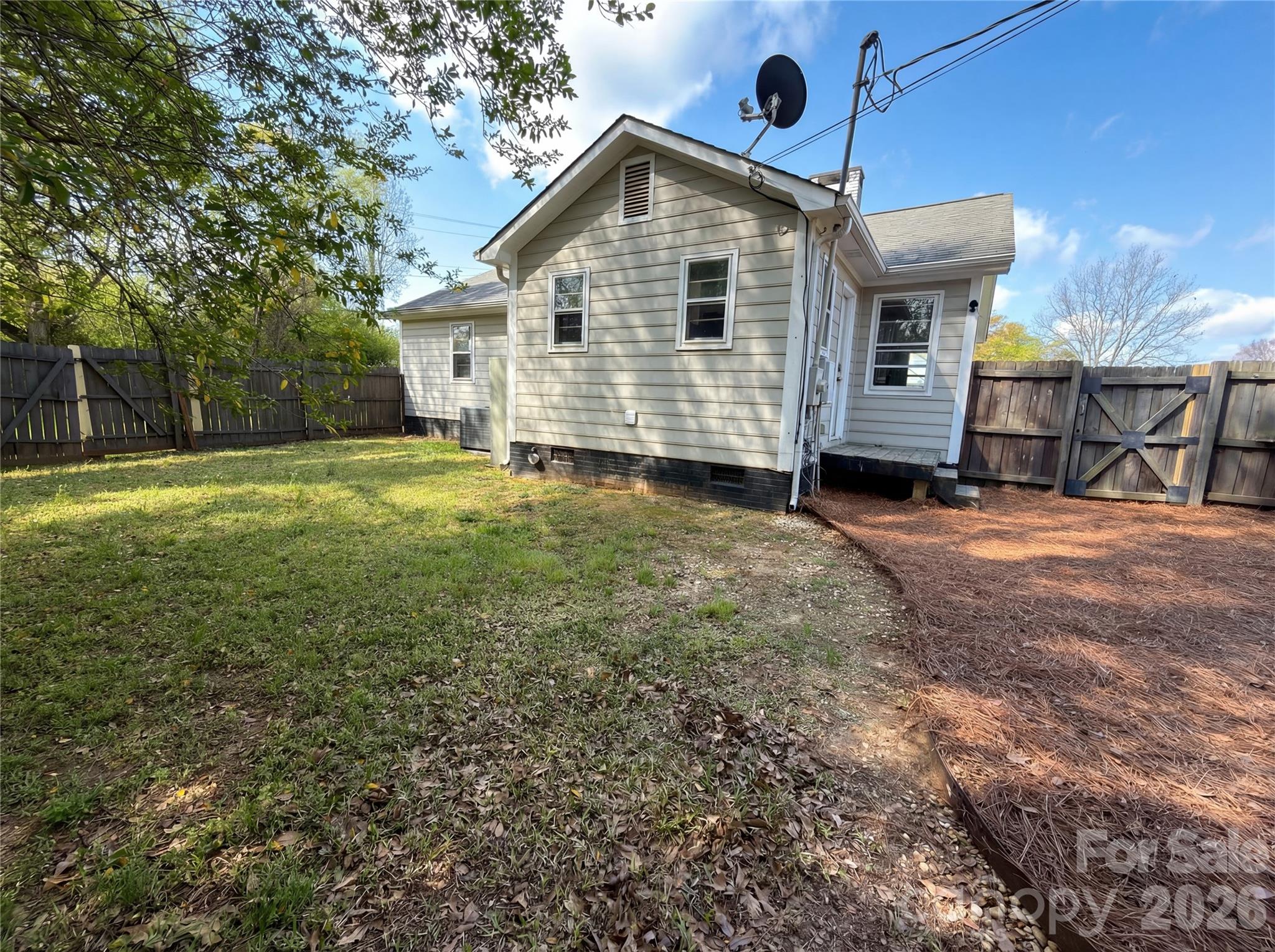 1114 Grace Avenue — Lancaster