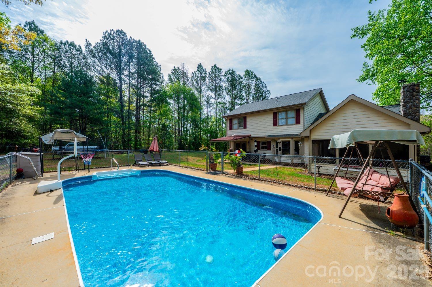70 Sienna Drive — Hickory