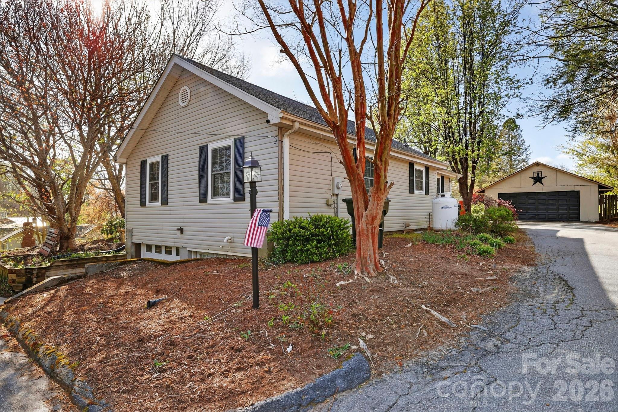 112 Gibbs Street — Hendersonville