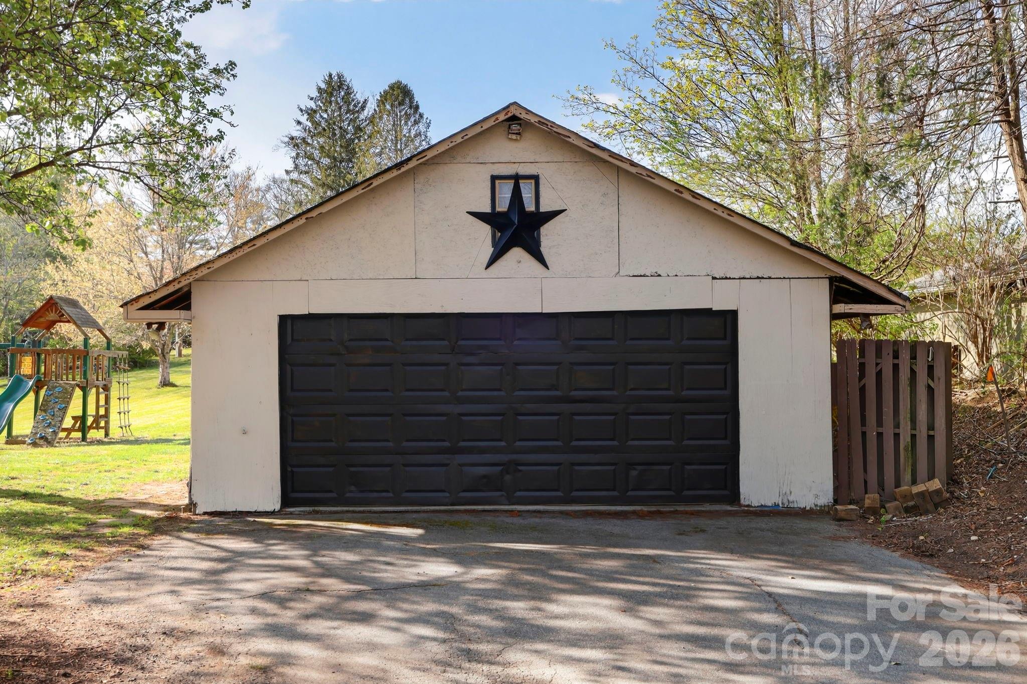 112 Gibbs Street — Hendersonville