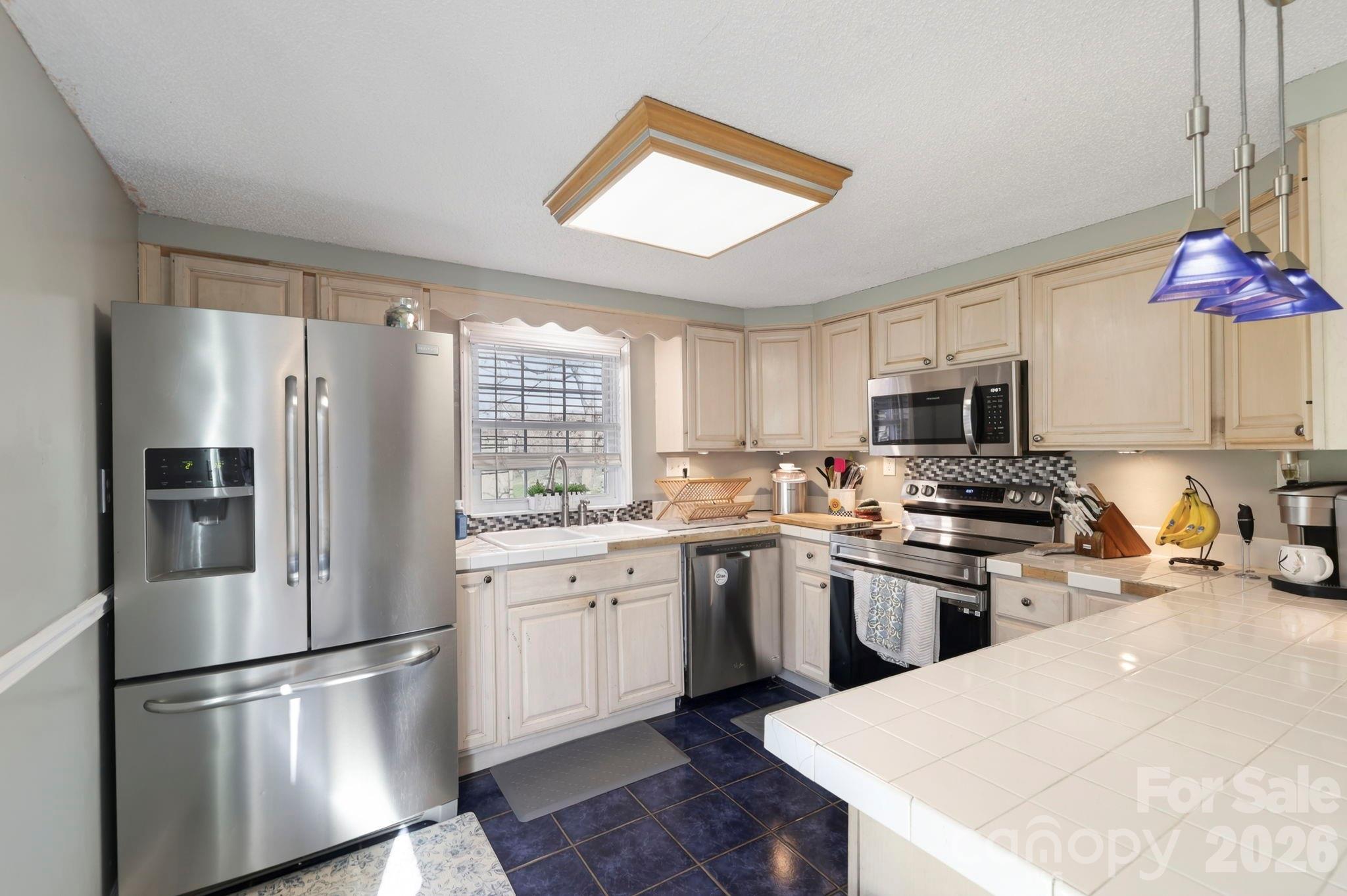 112 Gibbs Street — Hendersonville