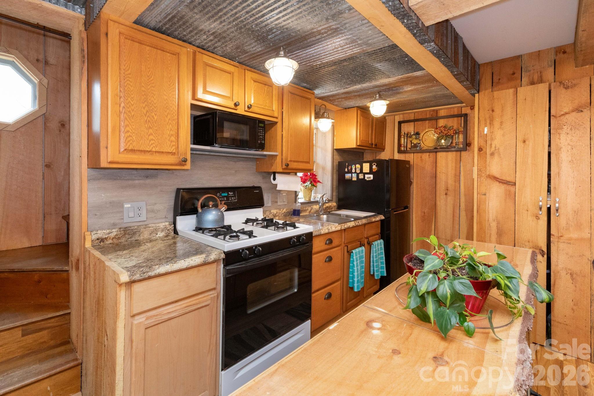 2670 Dicks Creek Road — Whittier