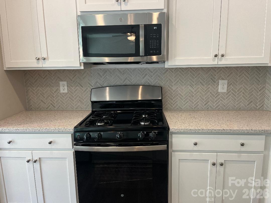 12321 Edna Drive — Huntersville