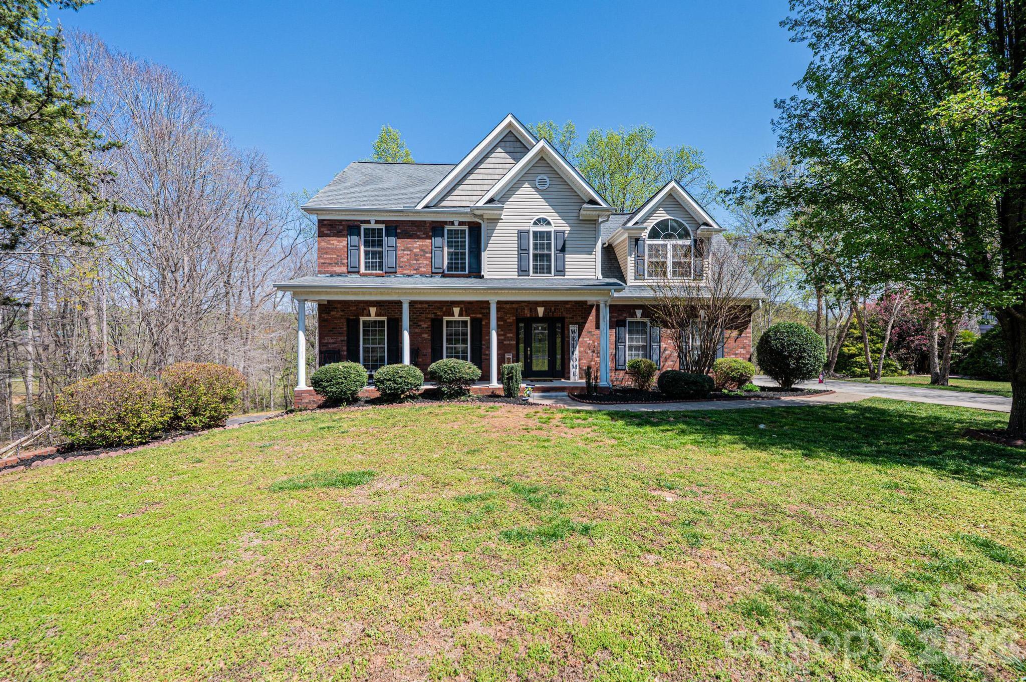 2586 Henry Falls Drive — Hickory