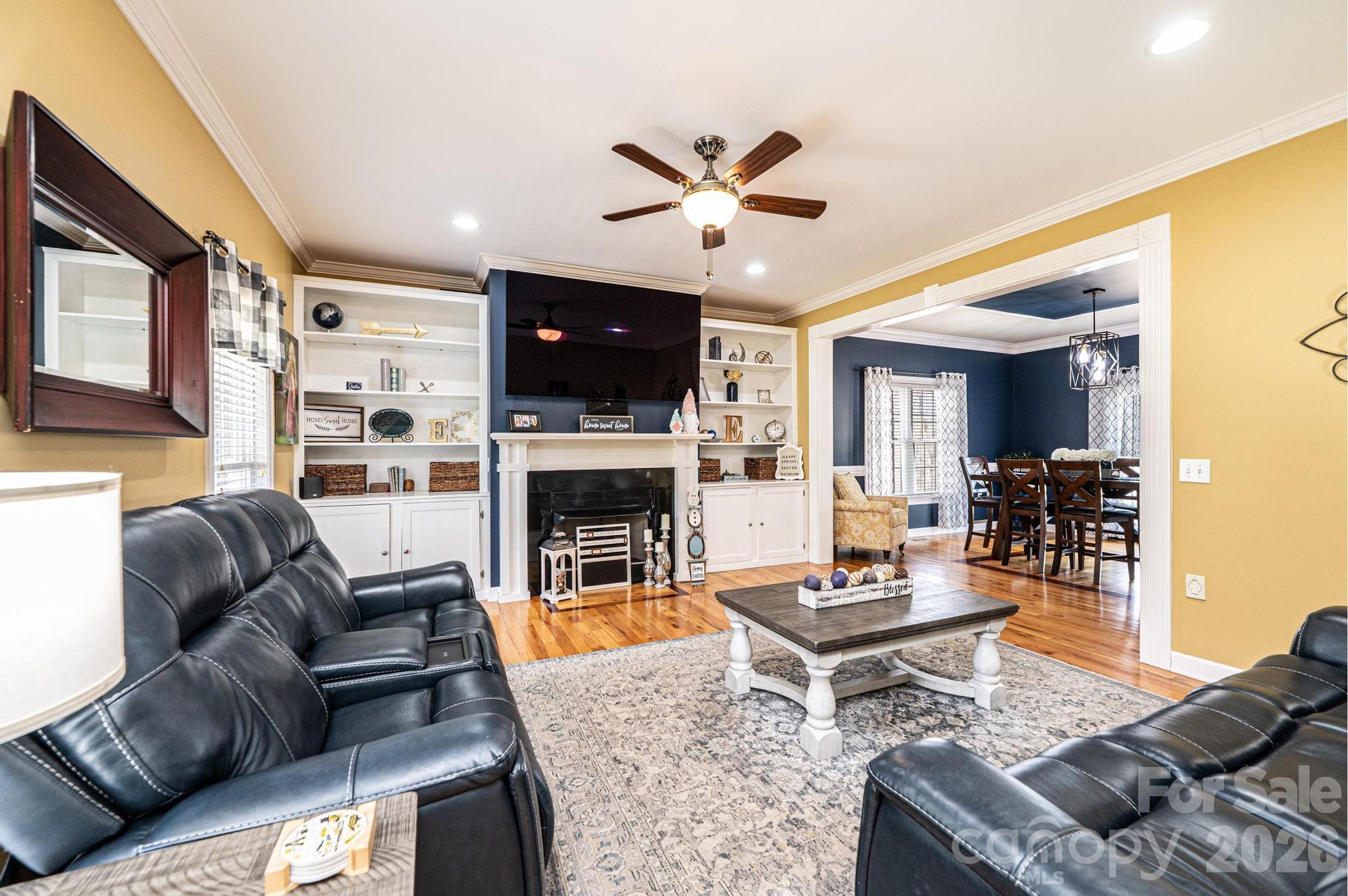 2586 Henry Falls Drive — Hickory