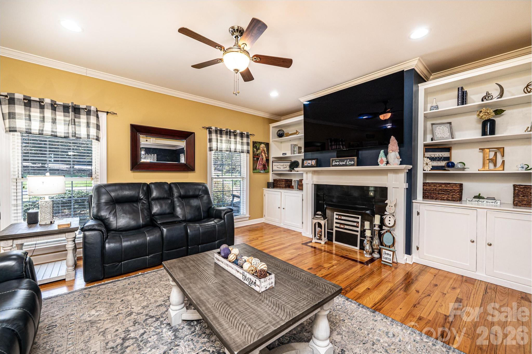 2586 Henry Falls Drive — Hickory