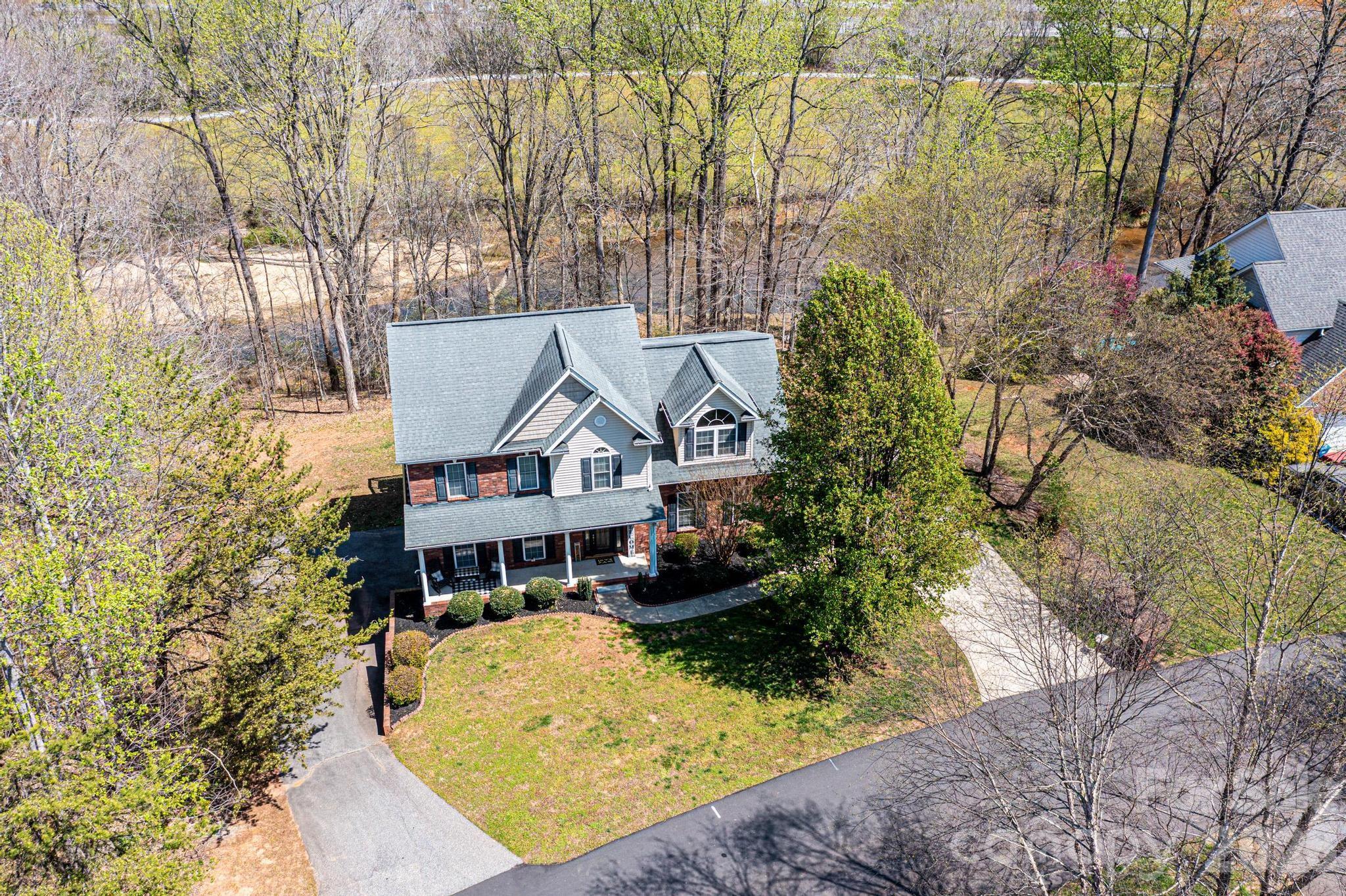2586 Henry Falls Drive — Hickory