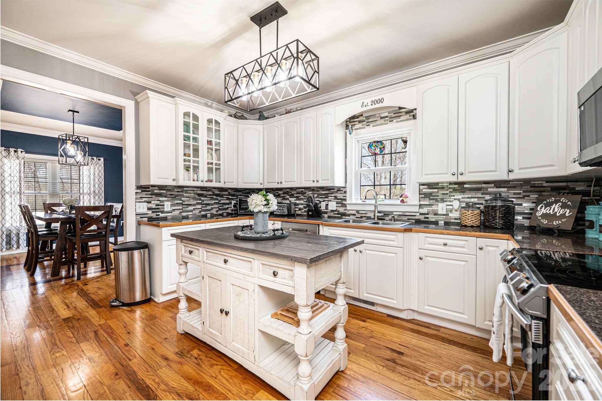 2586 Henry Falls Drive — Hickory