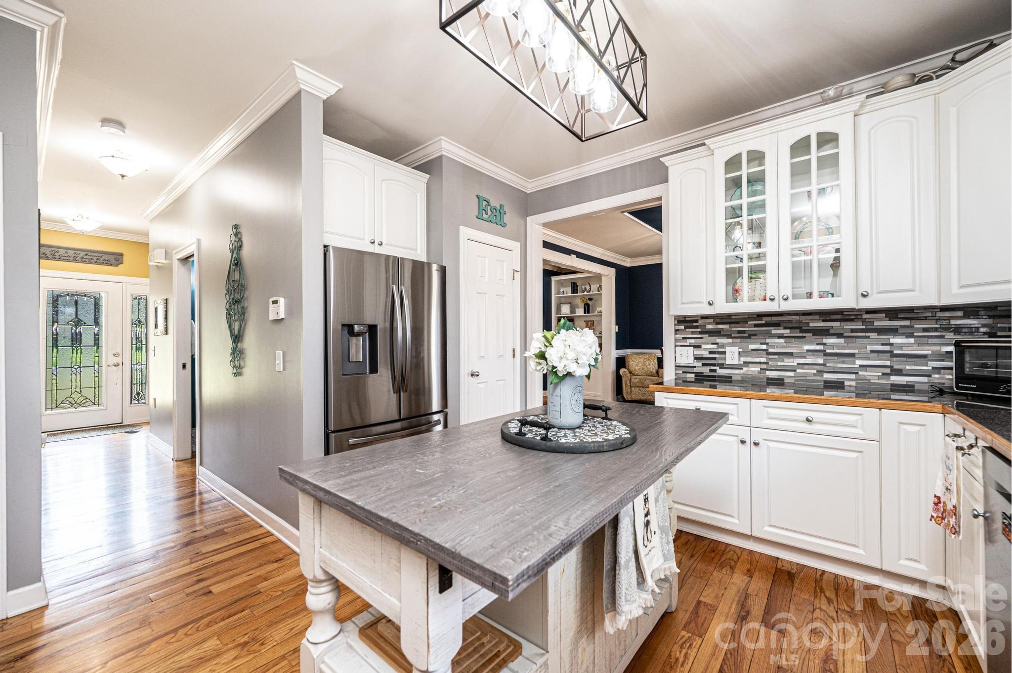 2586 Henry Falls Drive — Hickory