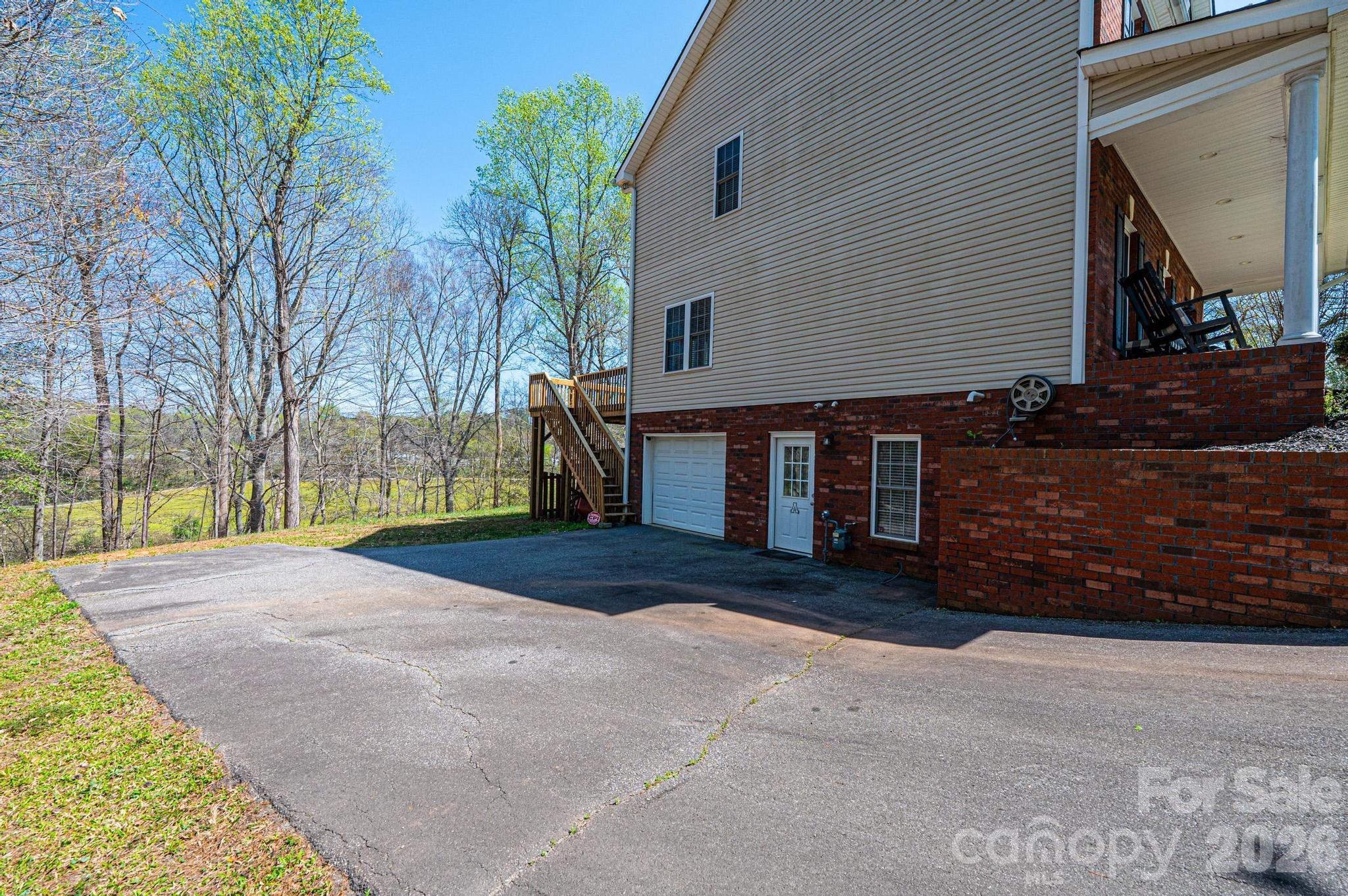 2586 Henry Falls Drive — Hickory