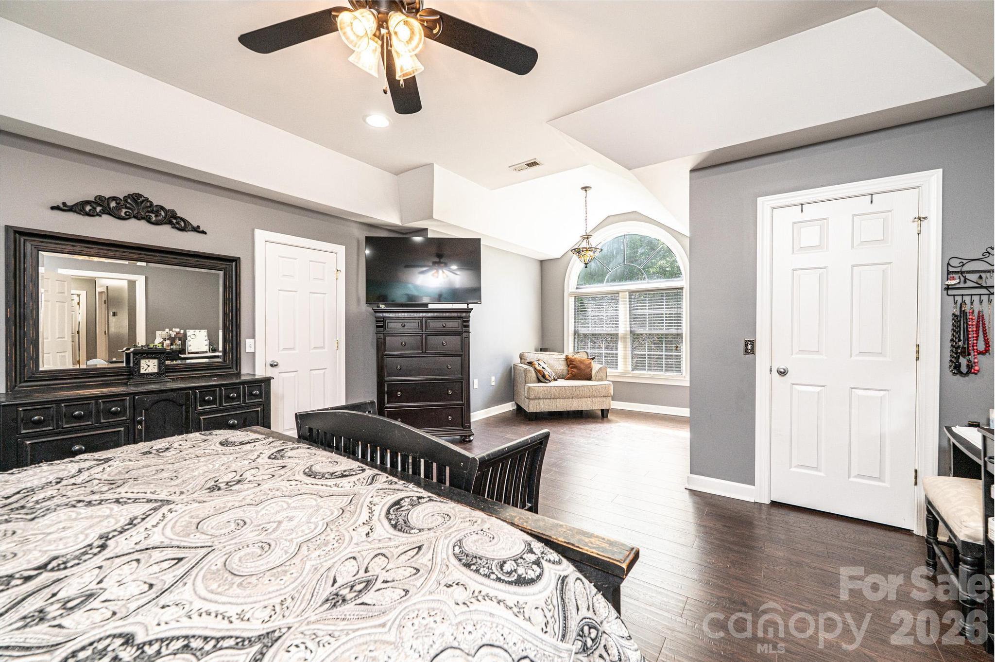 2586 Henry Falls Drive — Hickory
