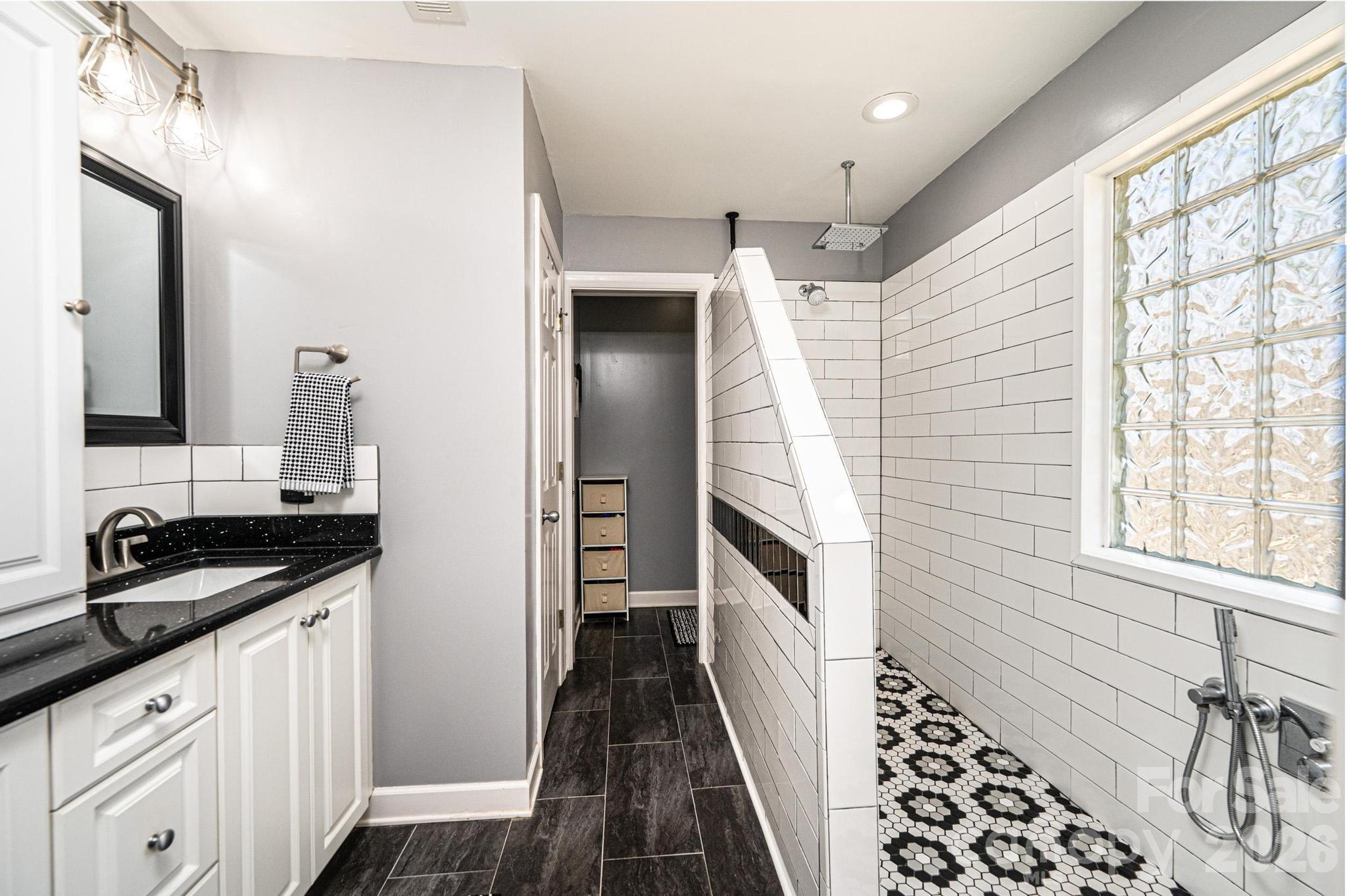 2586 Henry Falls Drive — Hickory