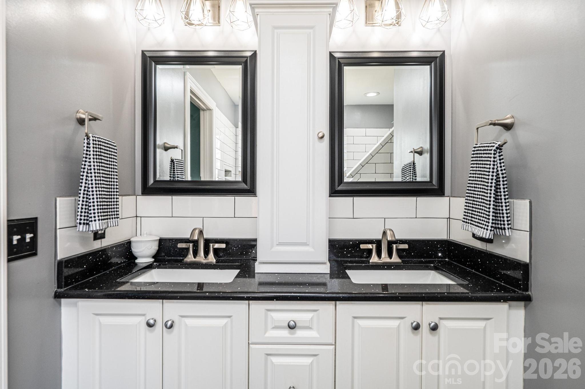 2586 Henry Falls Drive — Hickory