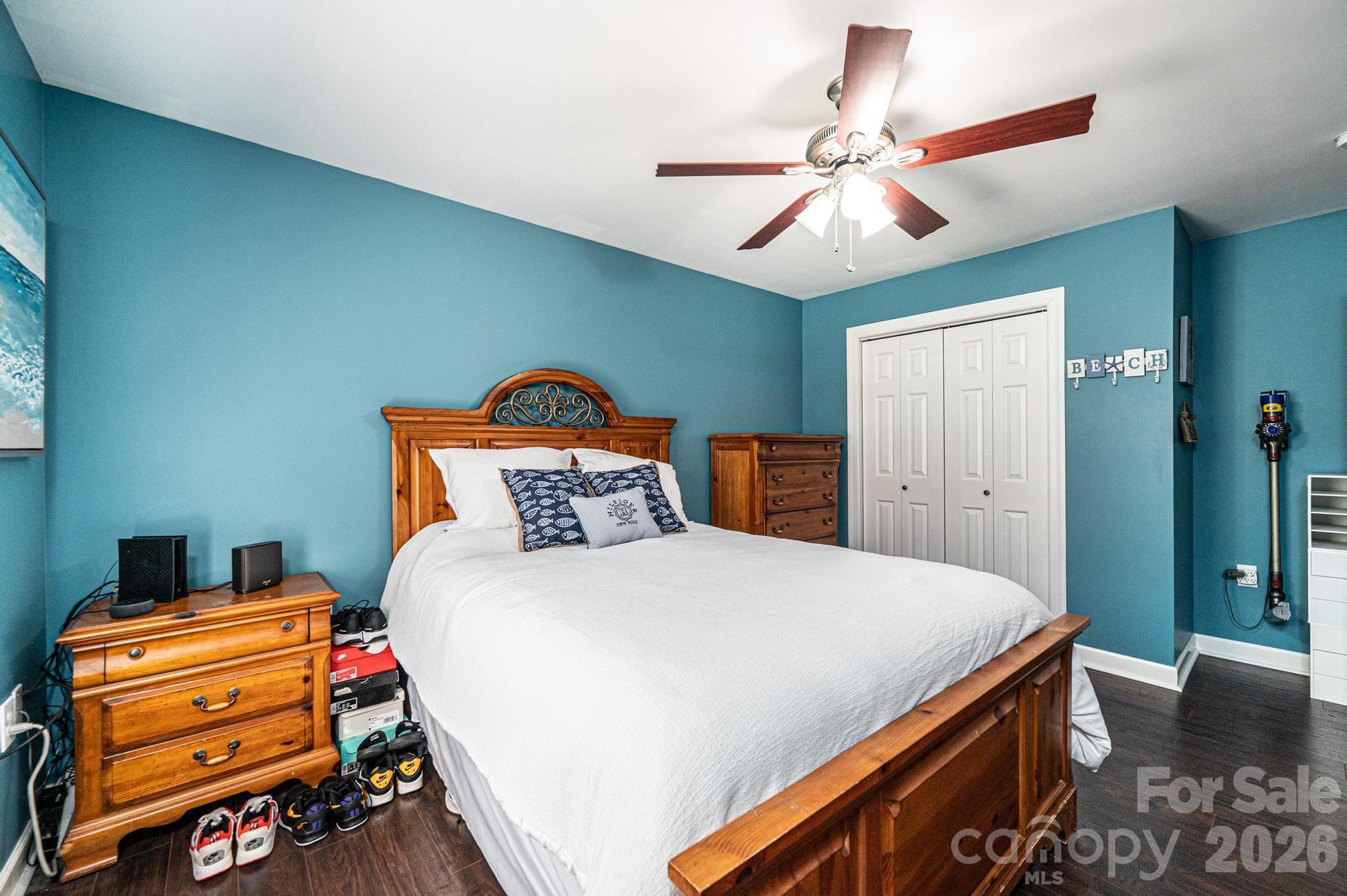 2586 Henry Falls Drive — Hickory