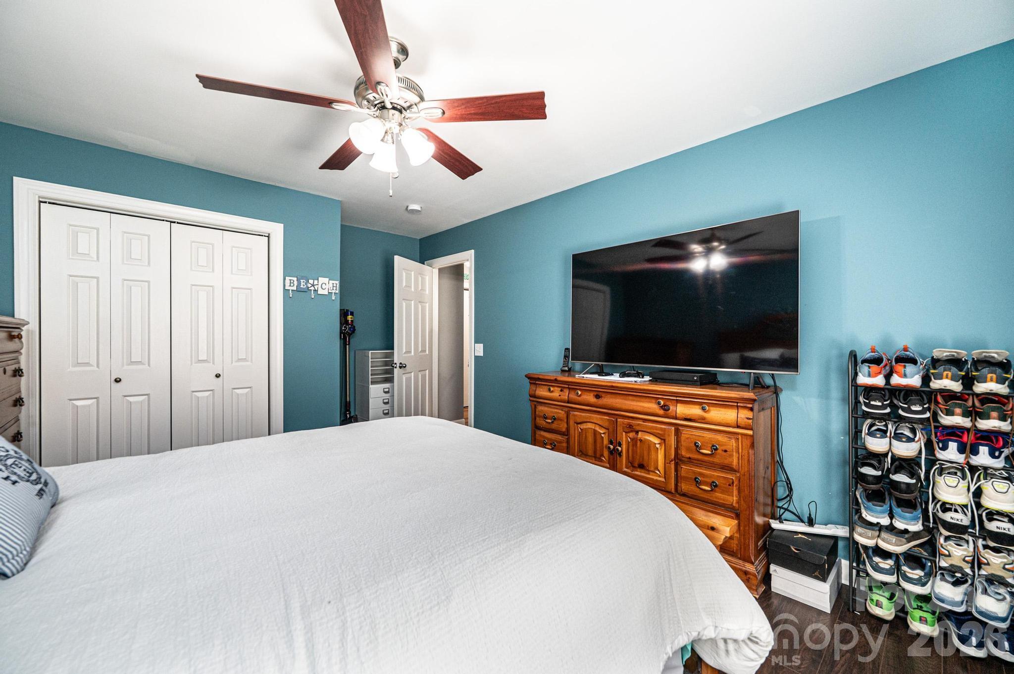 2586 Henry Falls Drive — Hickory