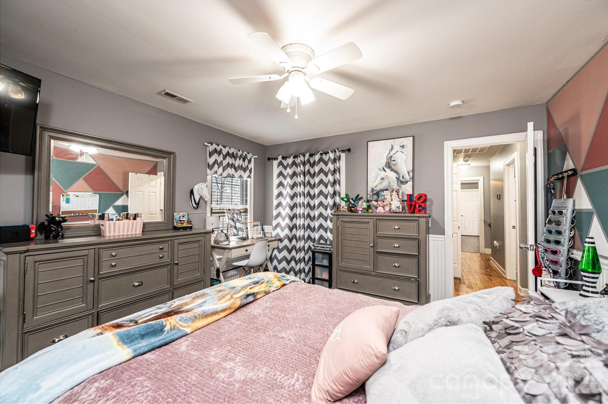 2586 Henry Falls Drive — Hickory