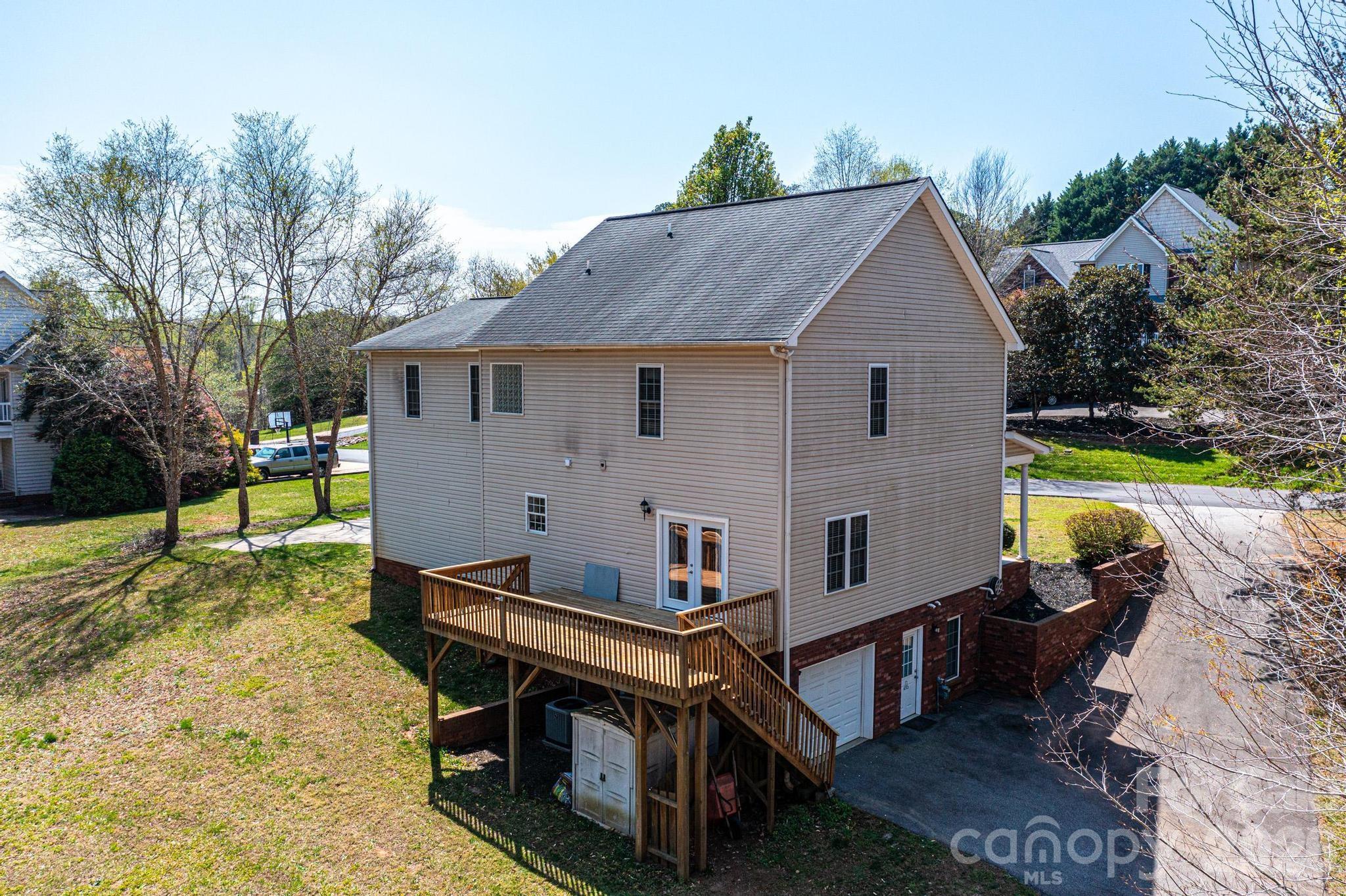 2586 Henry Falls Drive — Hickory