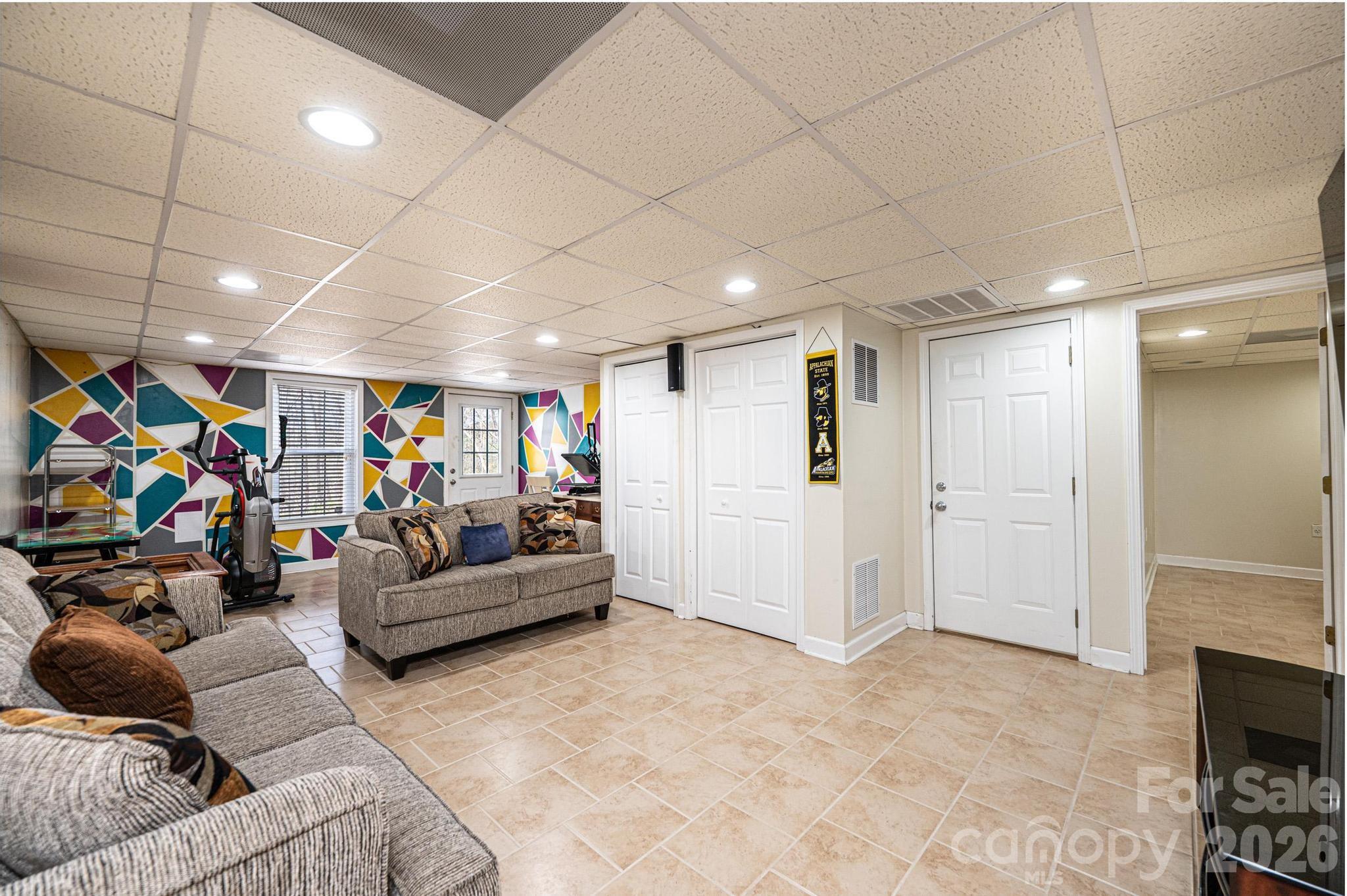 2586 Henry Falls Drive — Hickory
