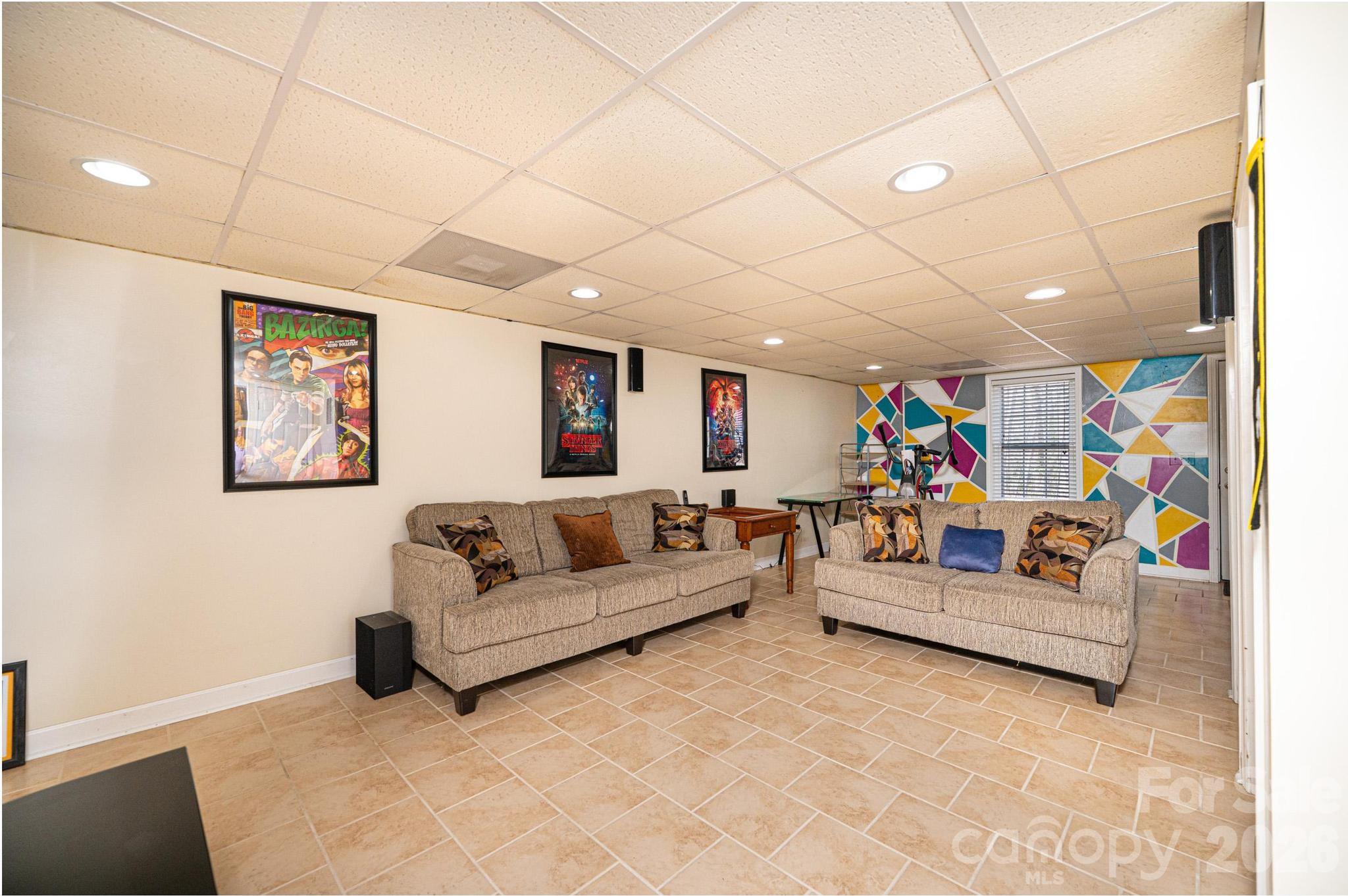 2586 Henry Falls Drive — Hickory