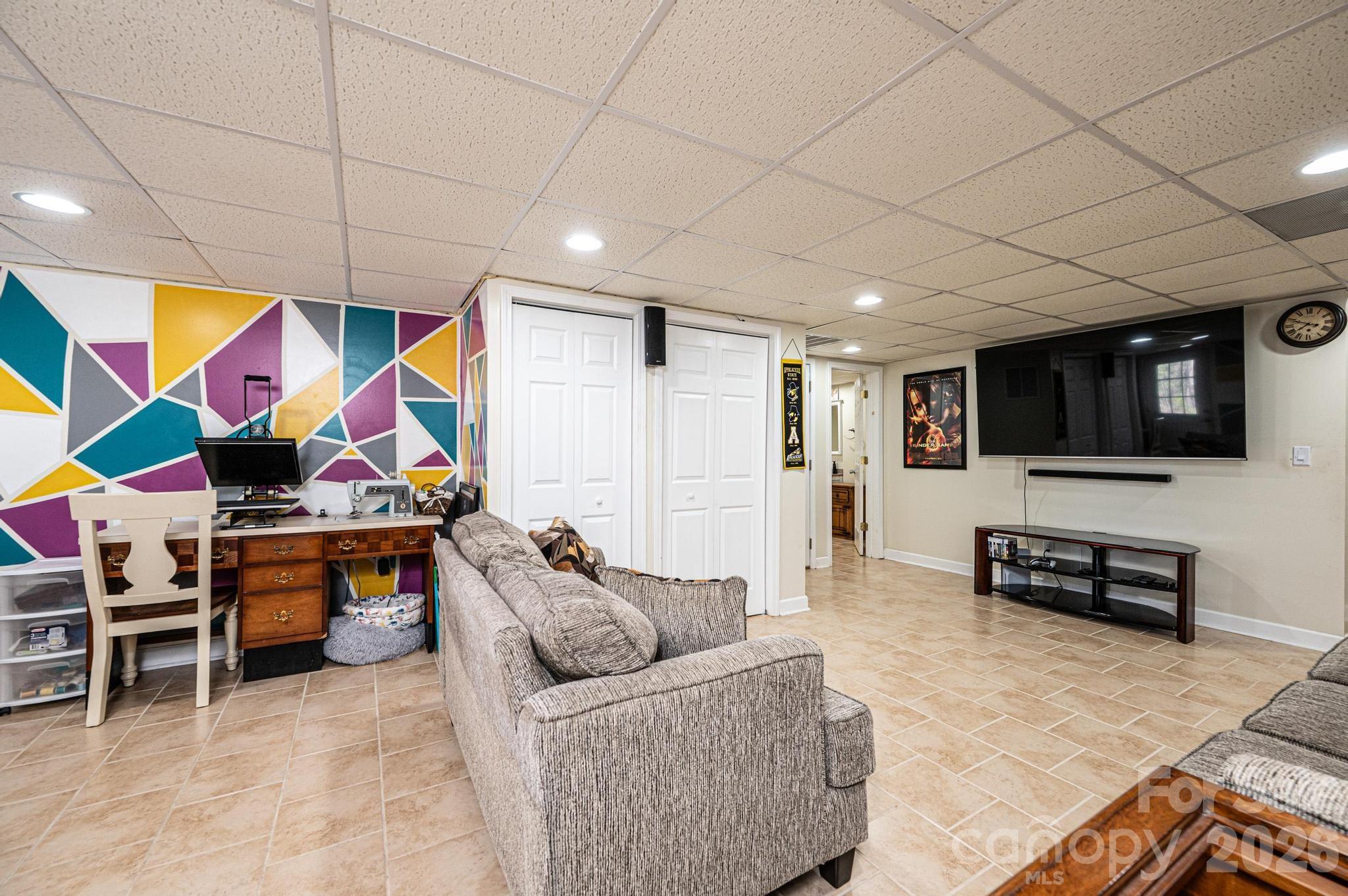 2586 Henry Falls Drive — Hickory