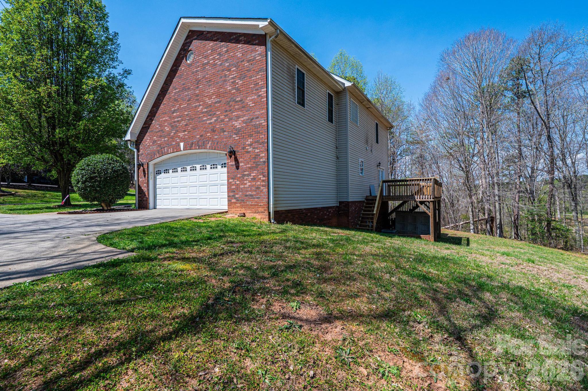 2586 Henry Falls Drive — Hickory