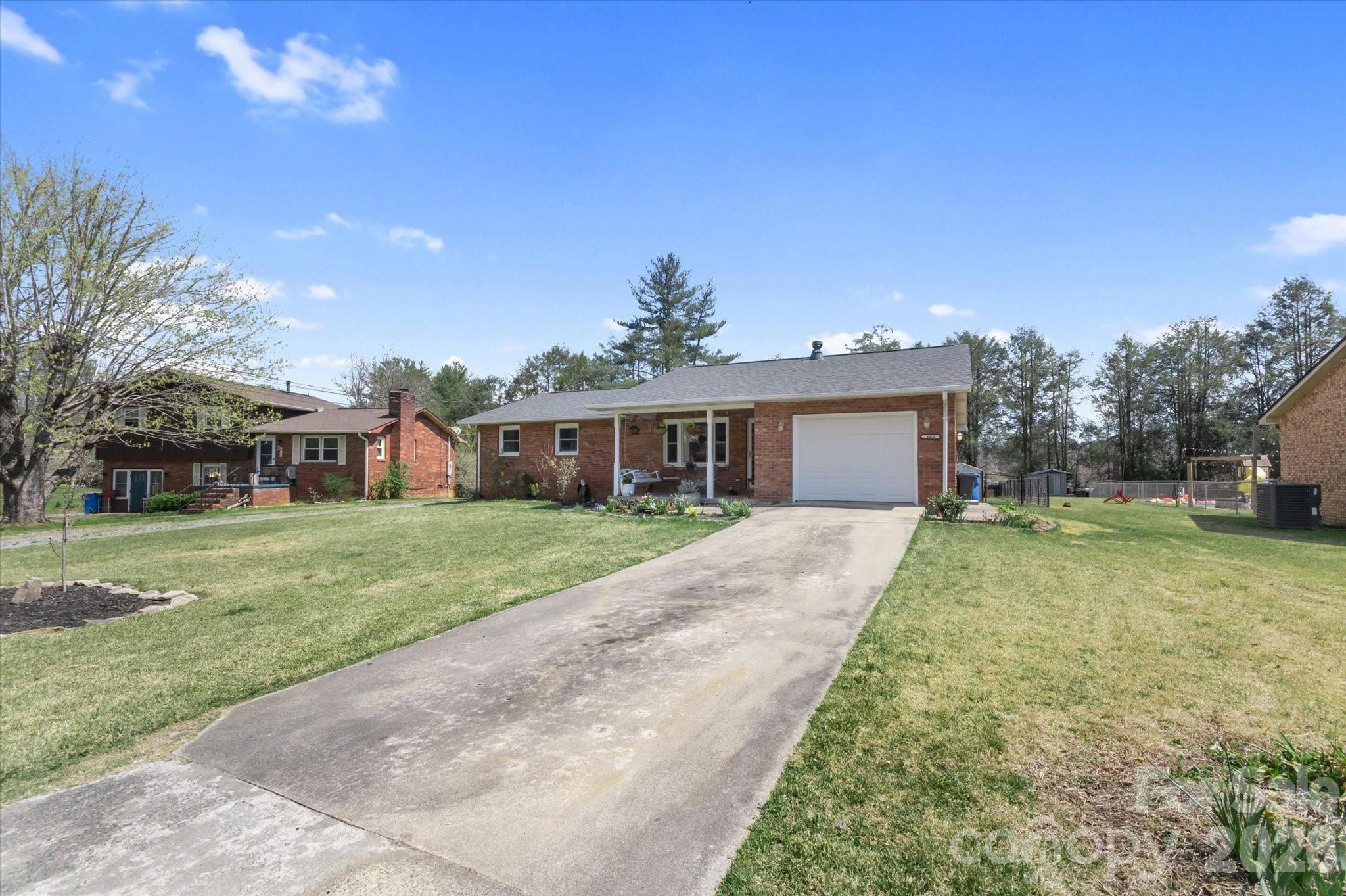 180 Fisher Road — Brevard