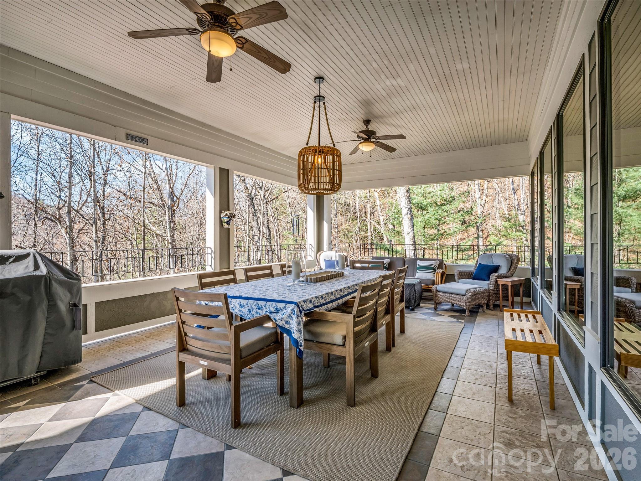 720 Overlook Drive — Flat Rock