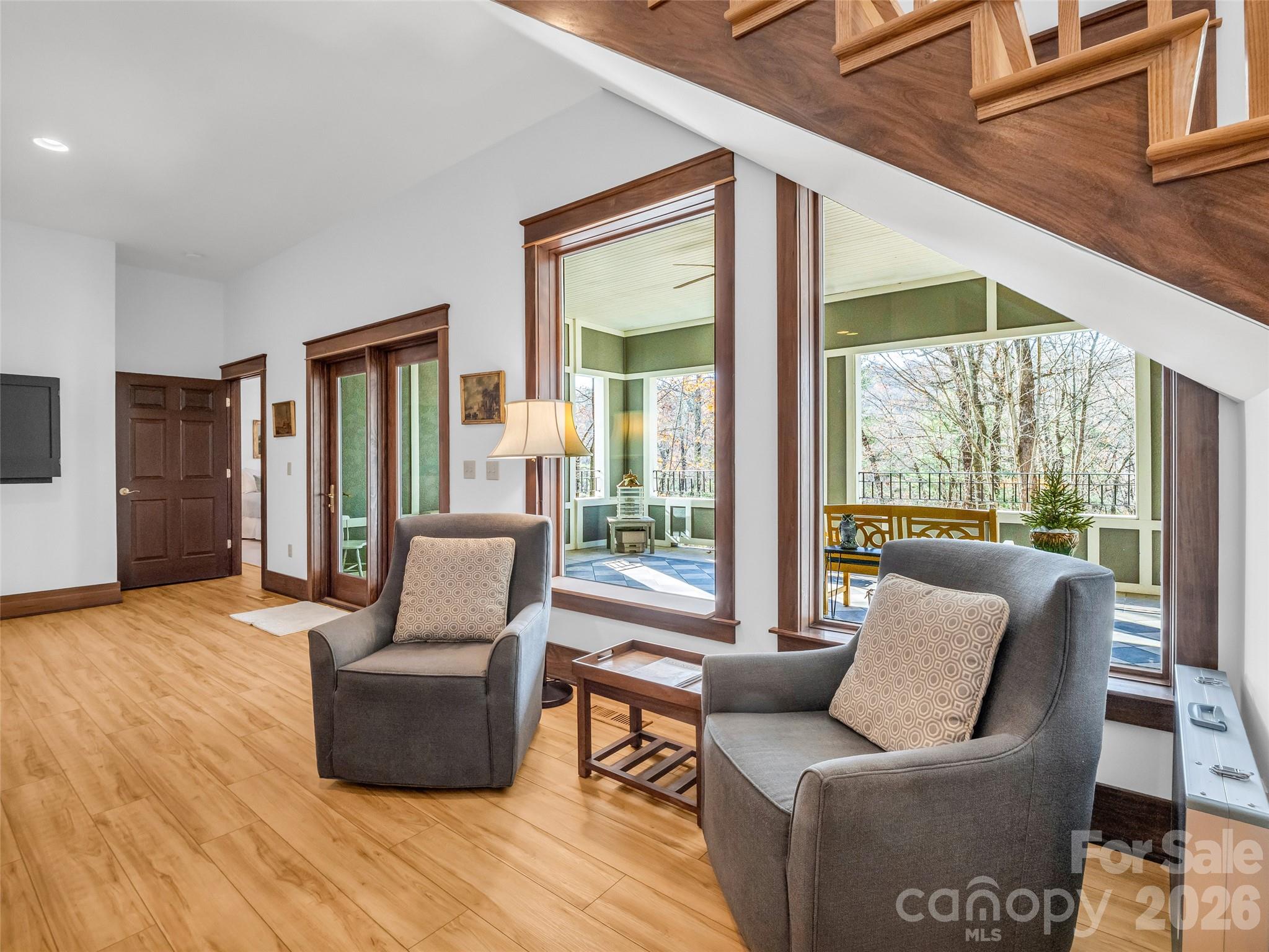 720 Overlook Drive — Flat Rock